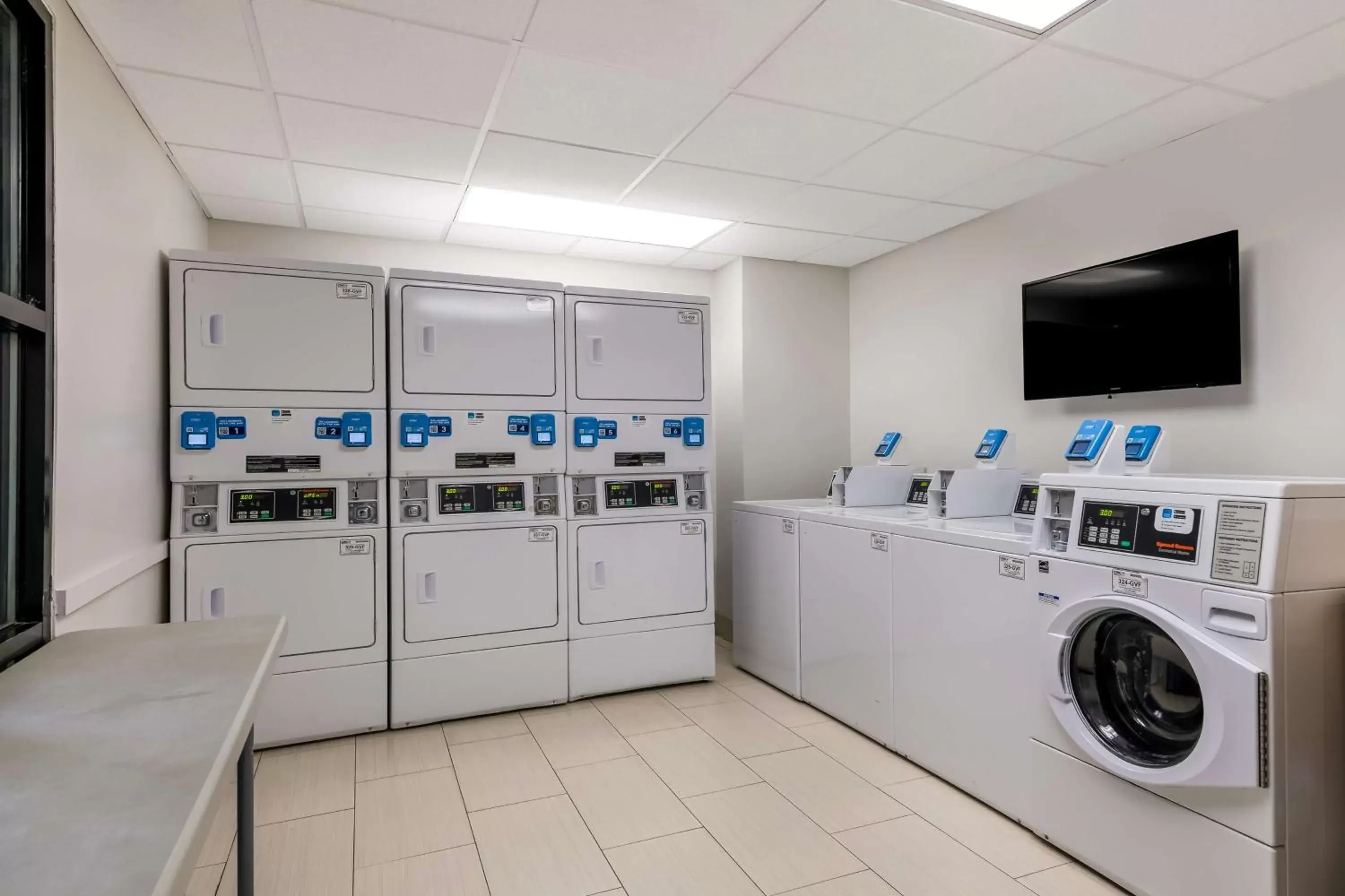 laundry, Kitchen/Kitchenette in Sonesta ES Suites Orlando International Drive