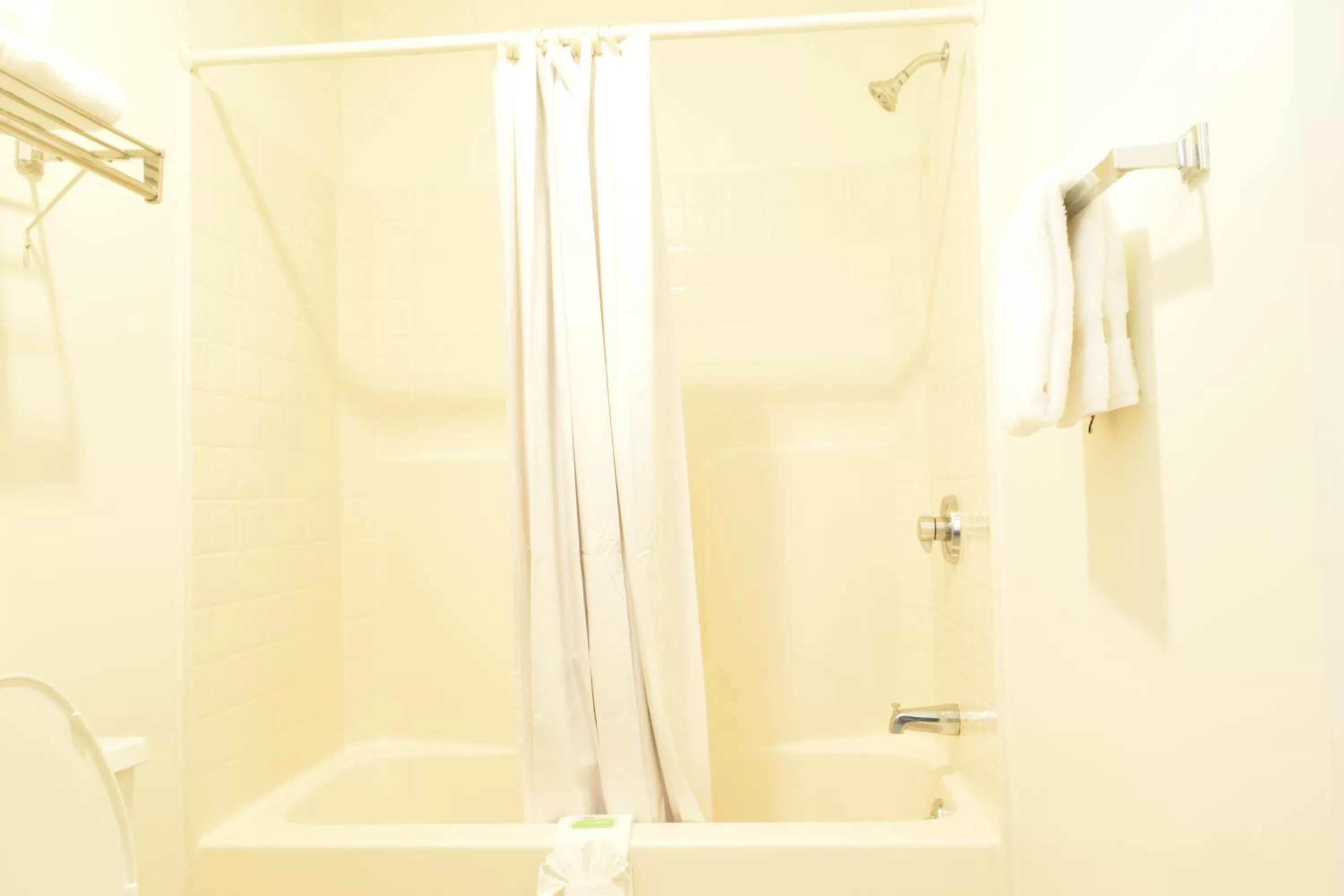Shower in Hilltop Inn & Suites, near Foxwoods Casino