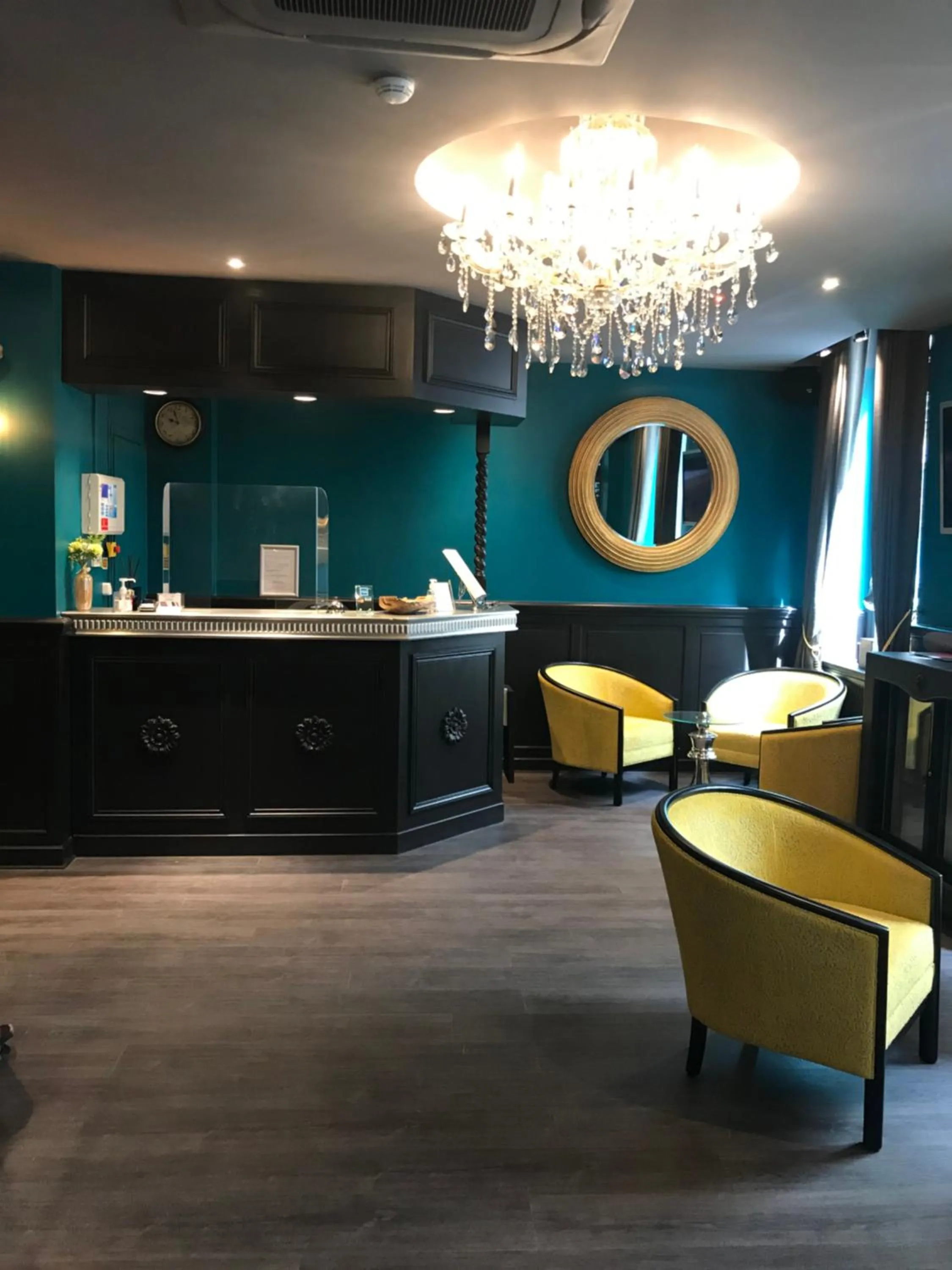 Lobby or reception in Hotel de Paris Montmartre