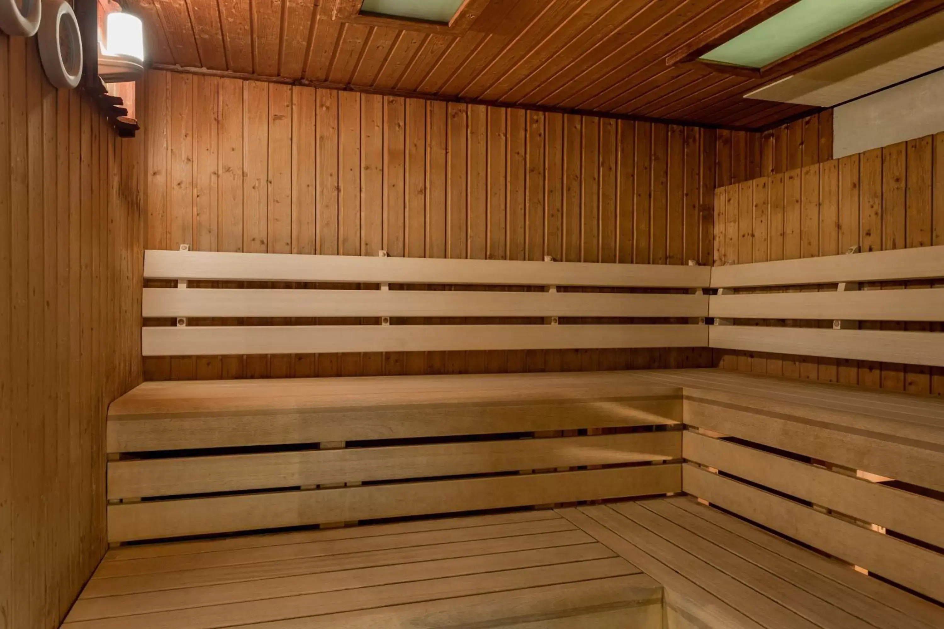 Sauna in Radisson Blu Hotel London Stansted Airport