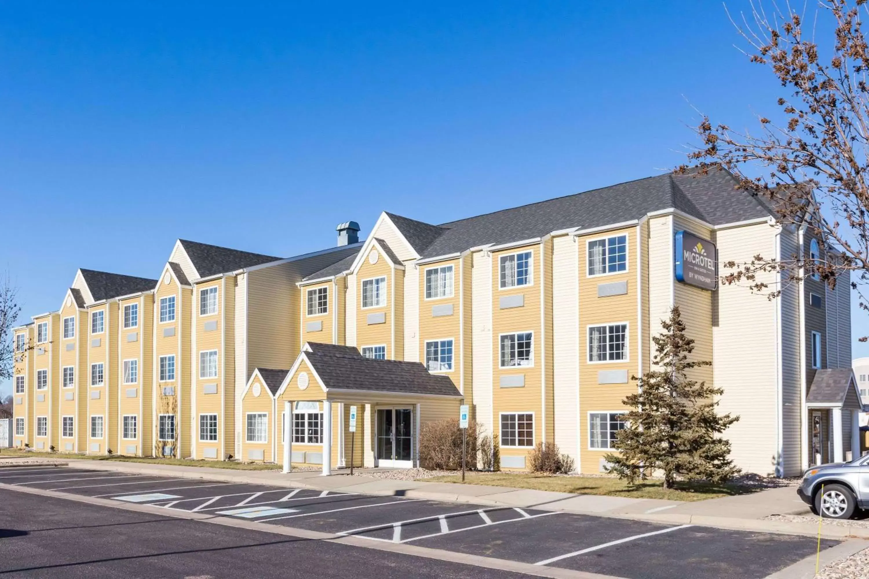 Property Building in Microtel Inn & Suites by Wyndham Sioux Falls