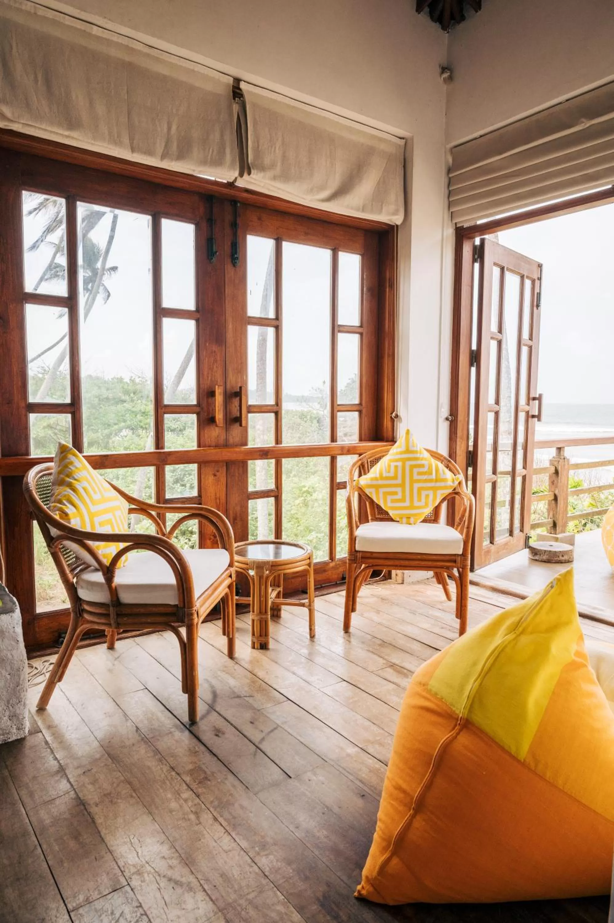 Sānti Beach House with pool & beach