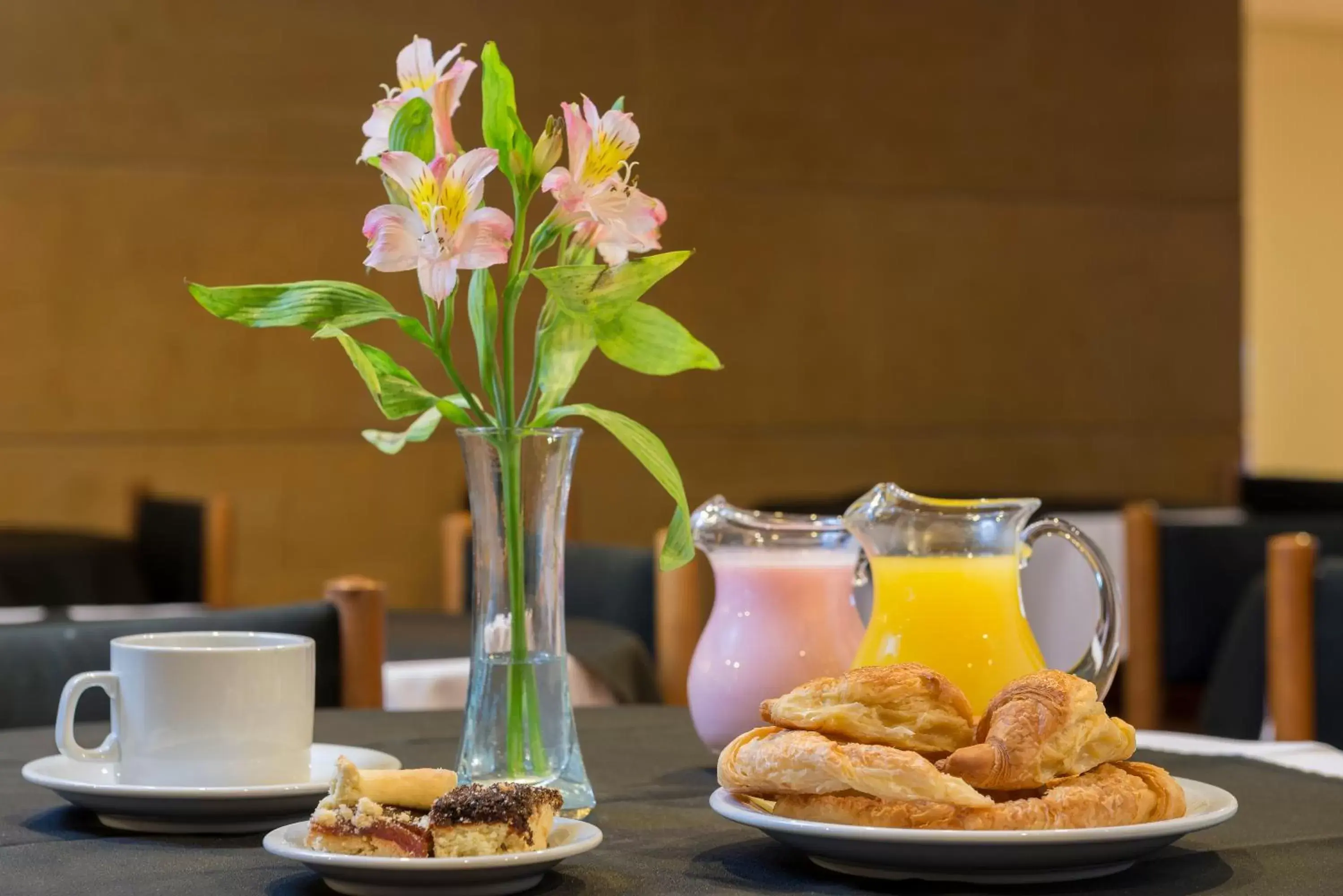 Breakfast in Loi Suites Esmeralda