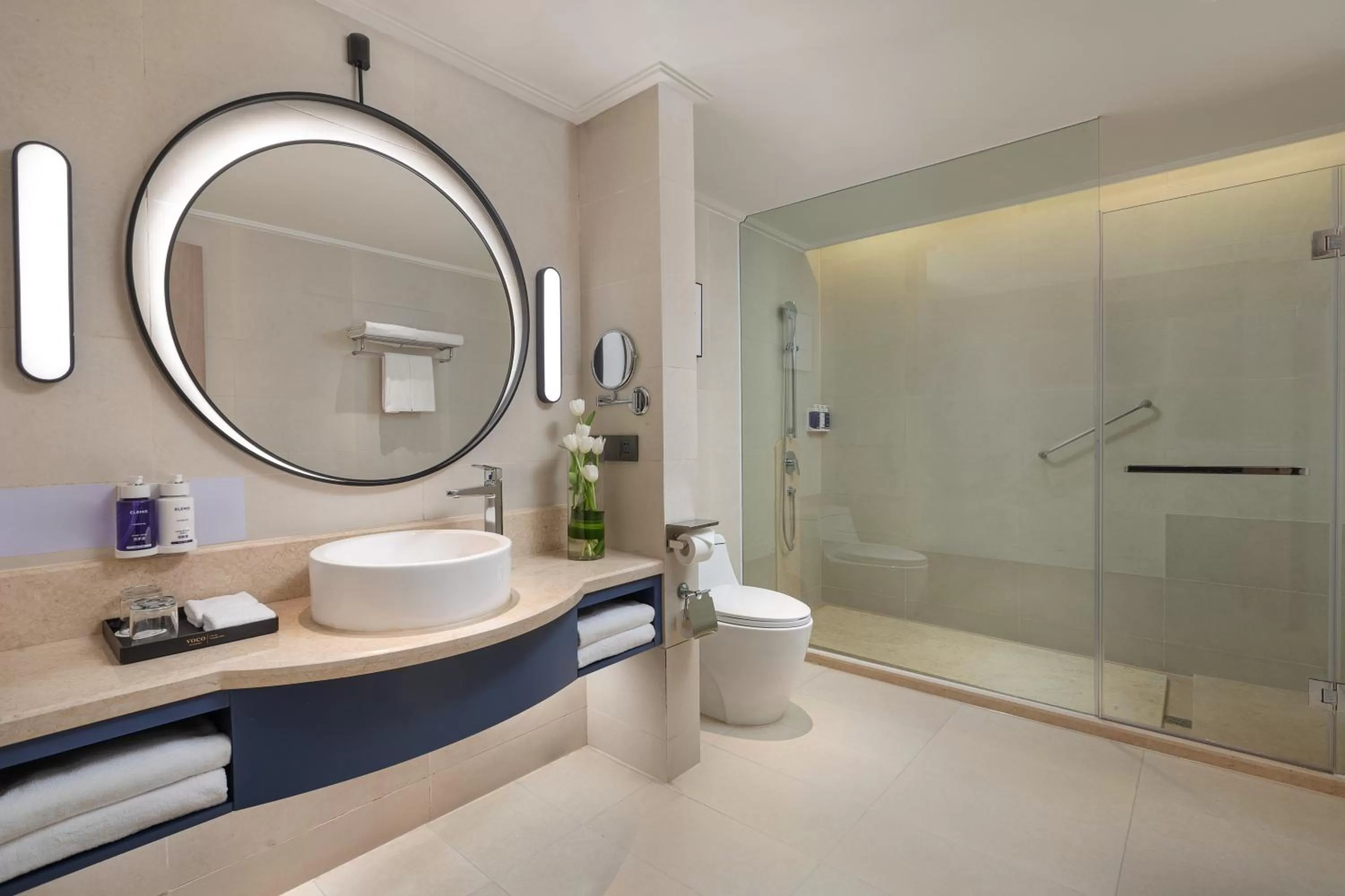 2 Twin Premium Xiguan Street View in voco Guangzhou Shifu, an IHG Hotel - Free shuttle between hotel and Exhibition Center during Canton Fair & Exhibitor registration Counter