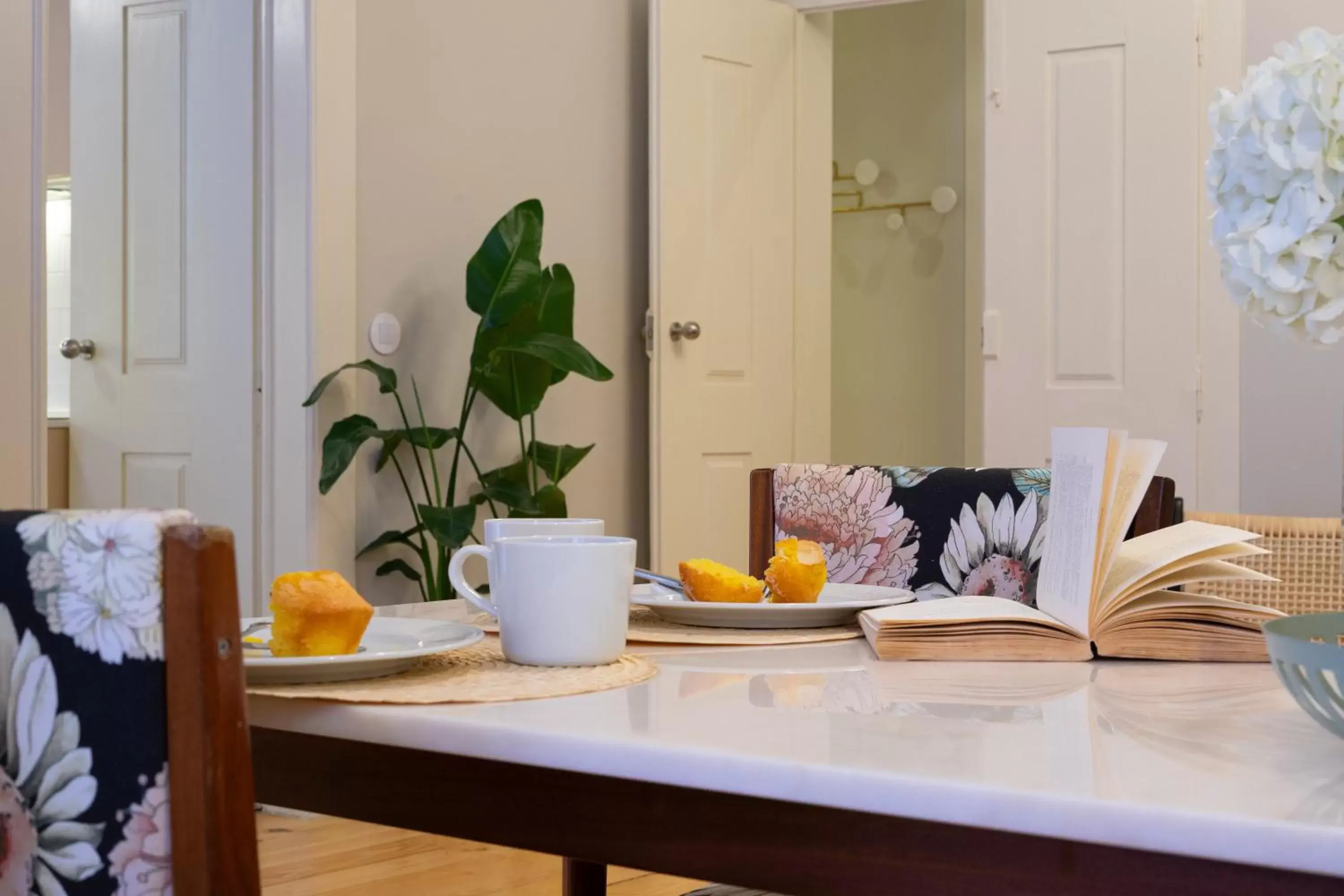 Dining area in Entre Ruas Apartments