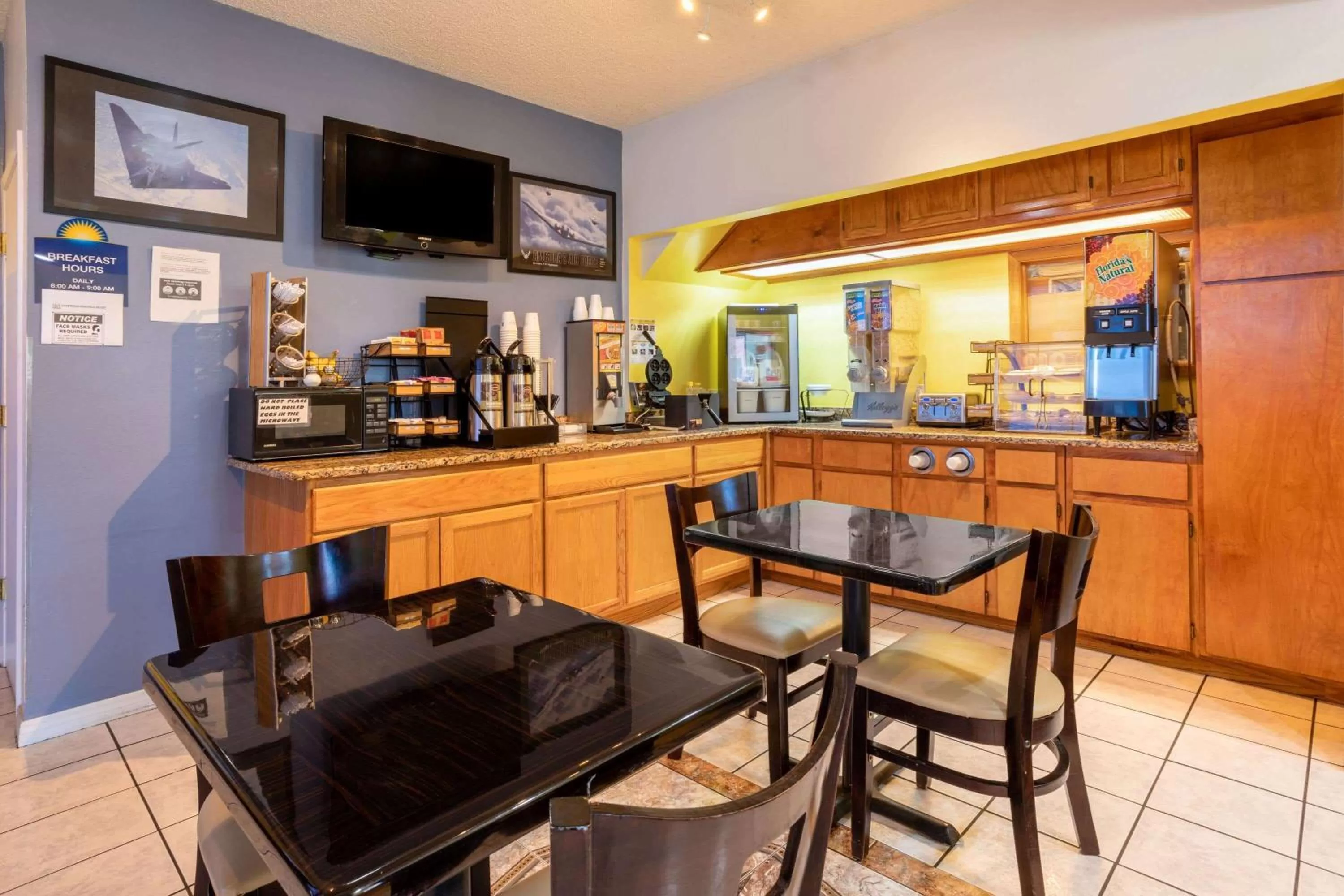 Restaurant/places to eat in Days Inn by Wyndham Alamogordo White Sands