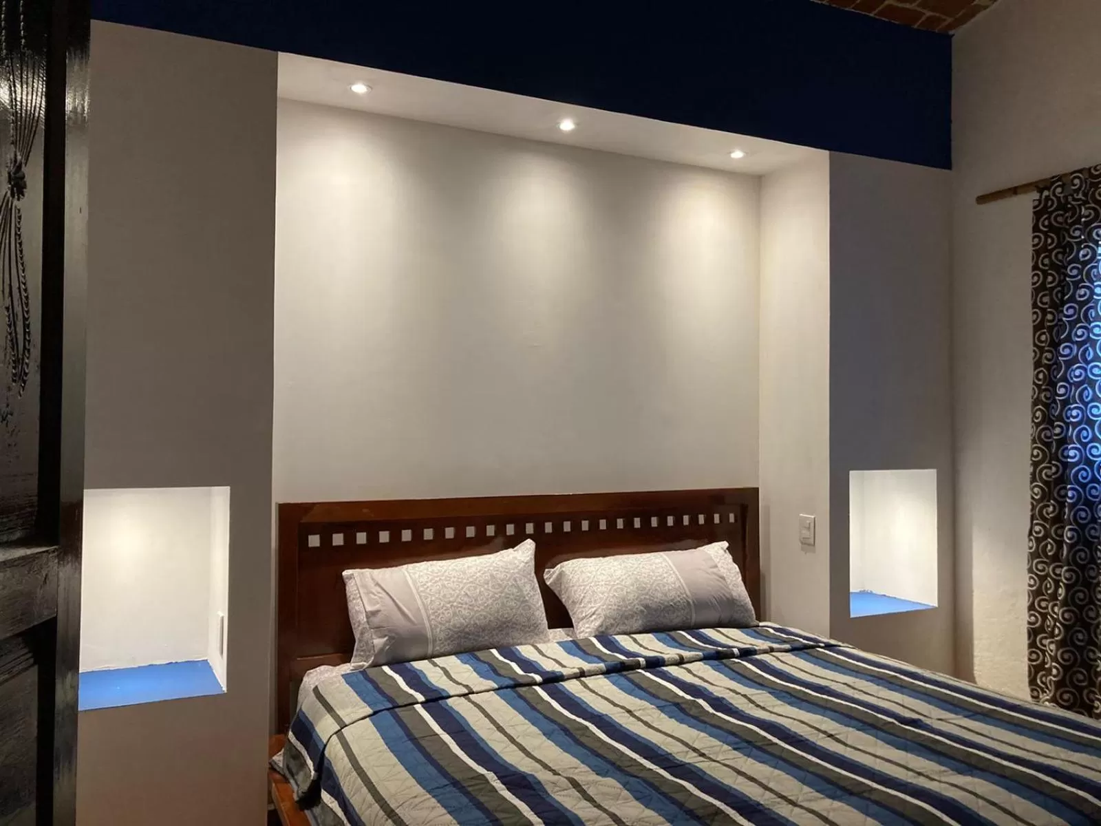 Bed in LU'UM Master Suites