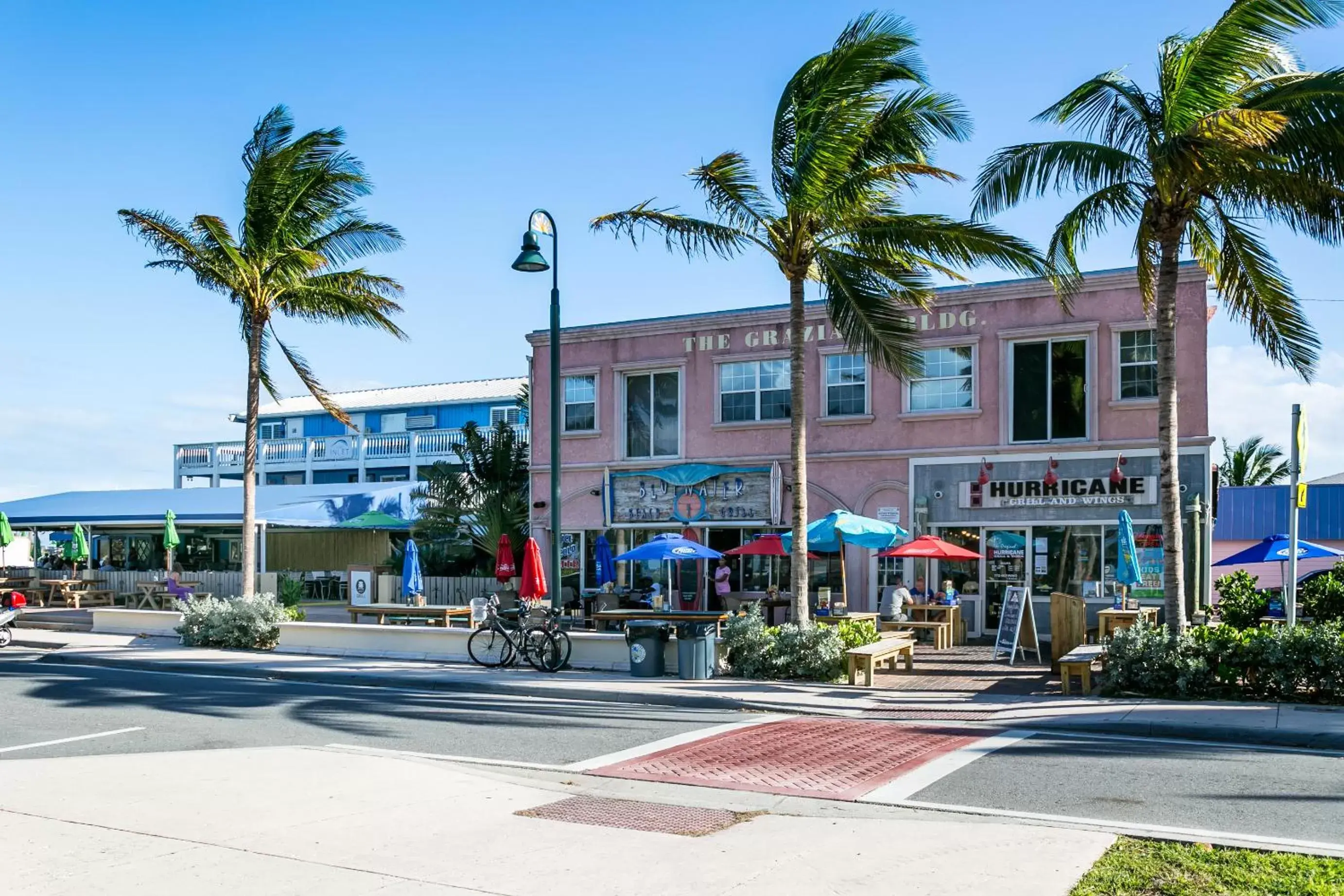 Restaurant/places to eat, Property Building in Royal Inn Beach Hutchinson Island