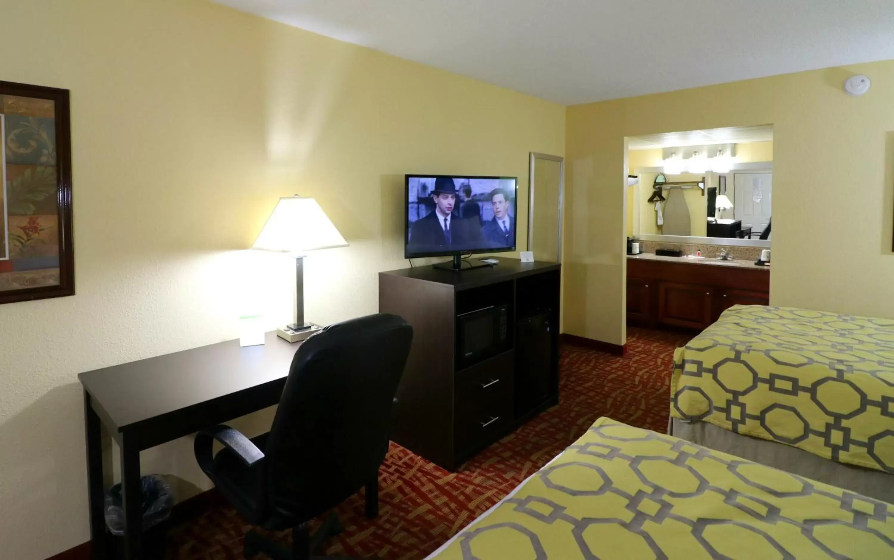 Photo of the whole room, TV/Entertainment Center in Baymont by Wyndham Sevierville Pigeon Forge