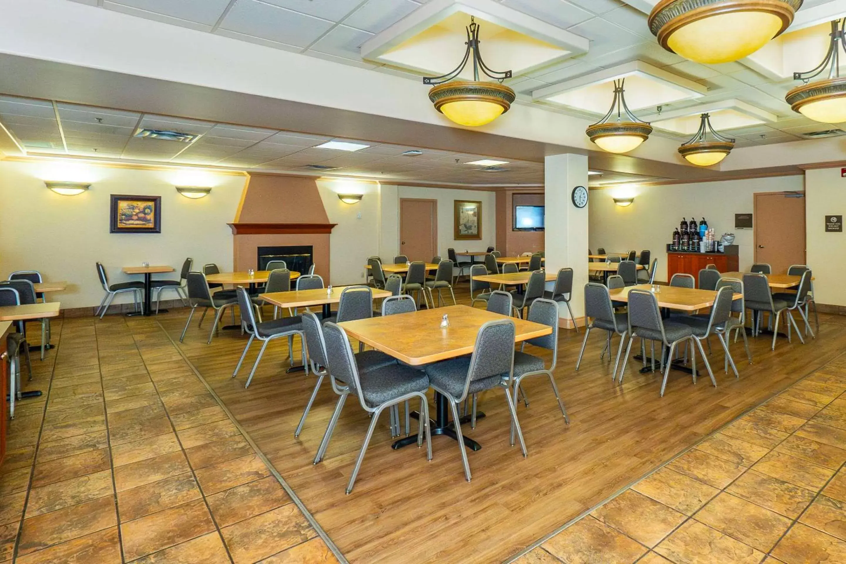 Breakfast, Restaurant/Places to Eat in Comfort Inn & Suites Salmon Arm