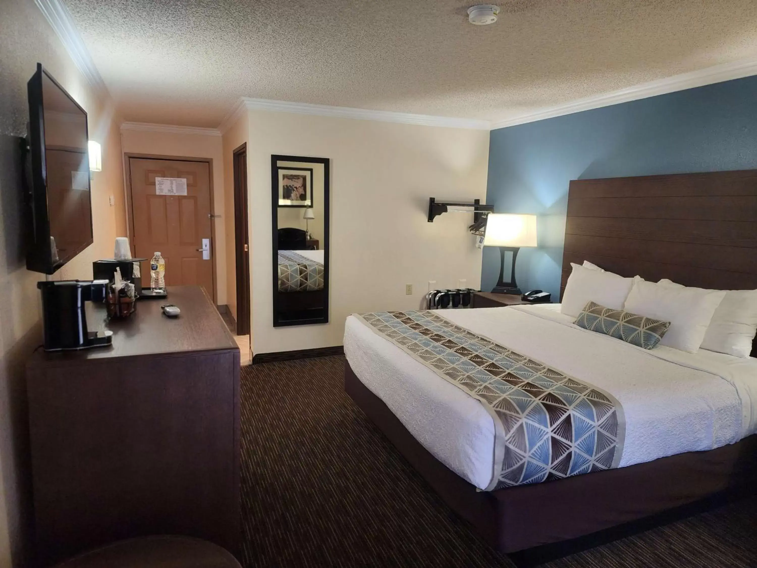 Bedroom in Best Western Airport Albuquerque InnSuites Hotel & Suites