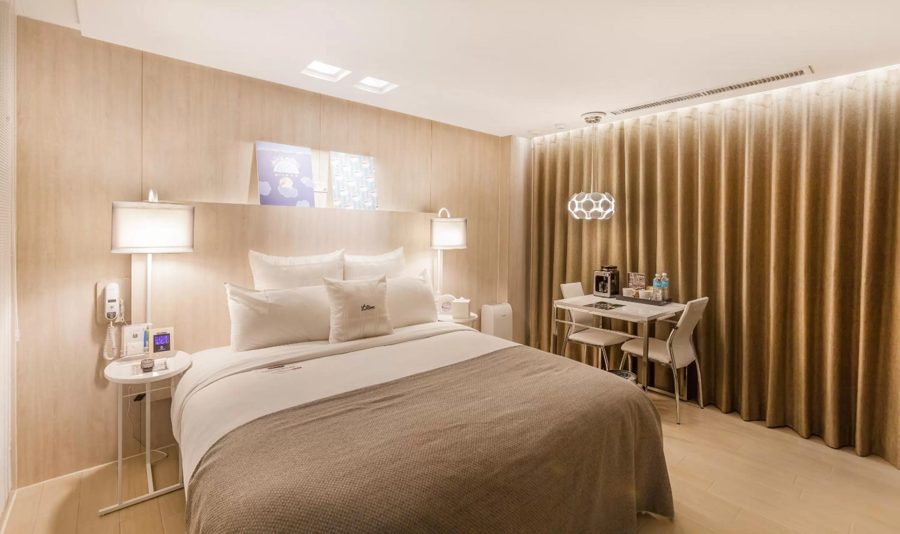 Bed in Six Star Motel-Taoyuan