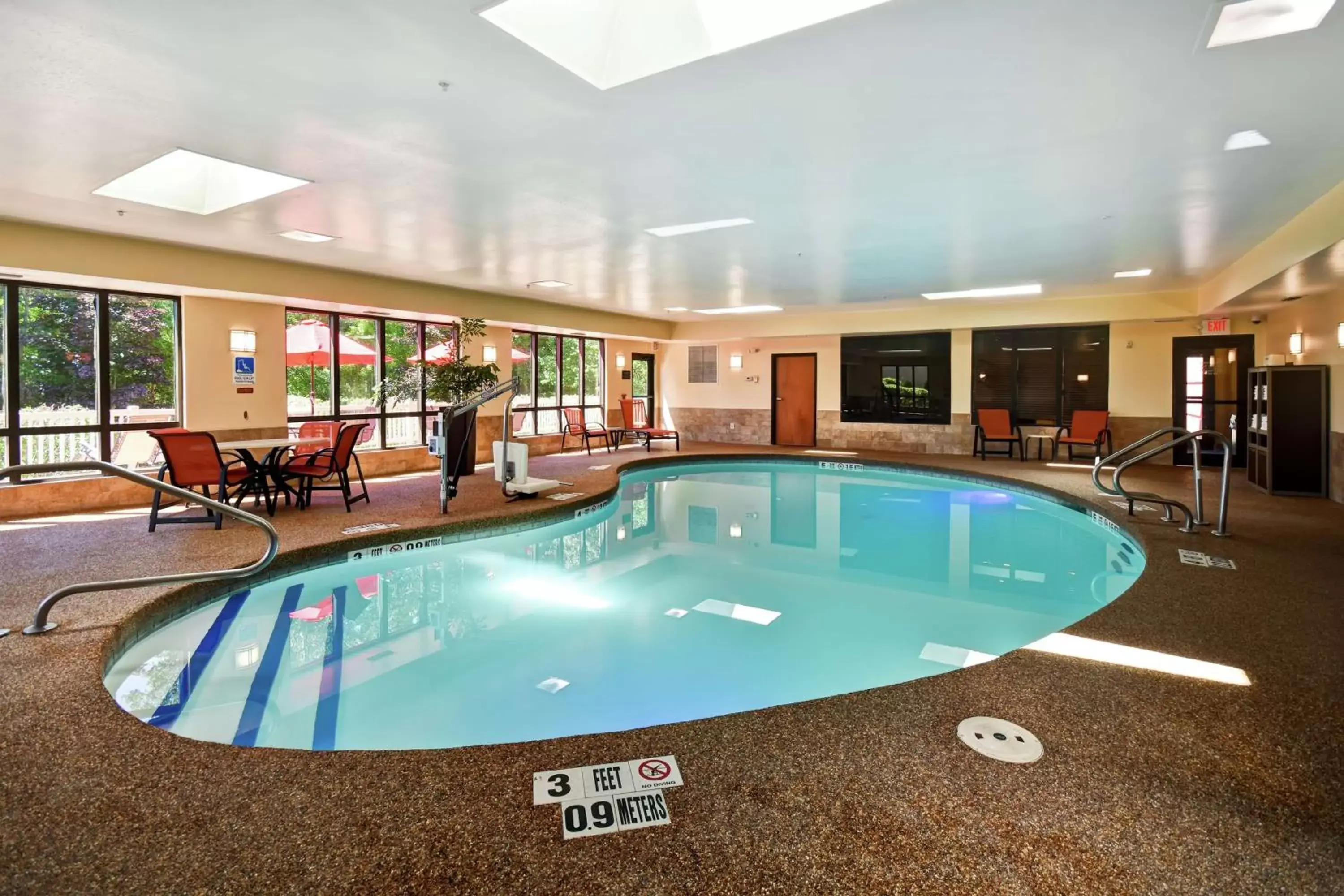 Pool view, Swimming Pool in Hampton Inn Chicopee - Springfield