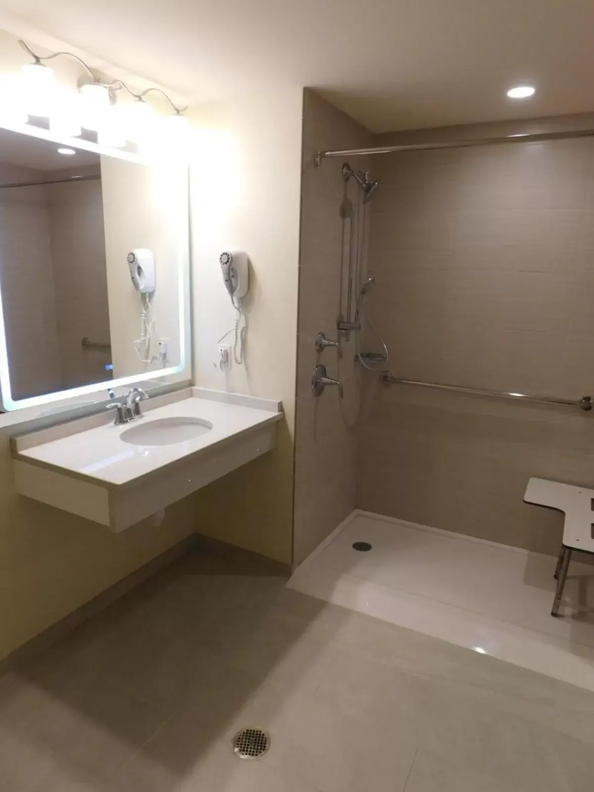 Shower, Bathroom in Days Inn & Suites by Wyndham Kearney