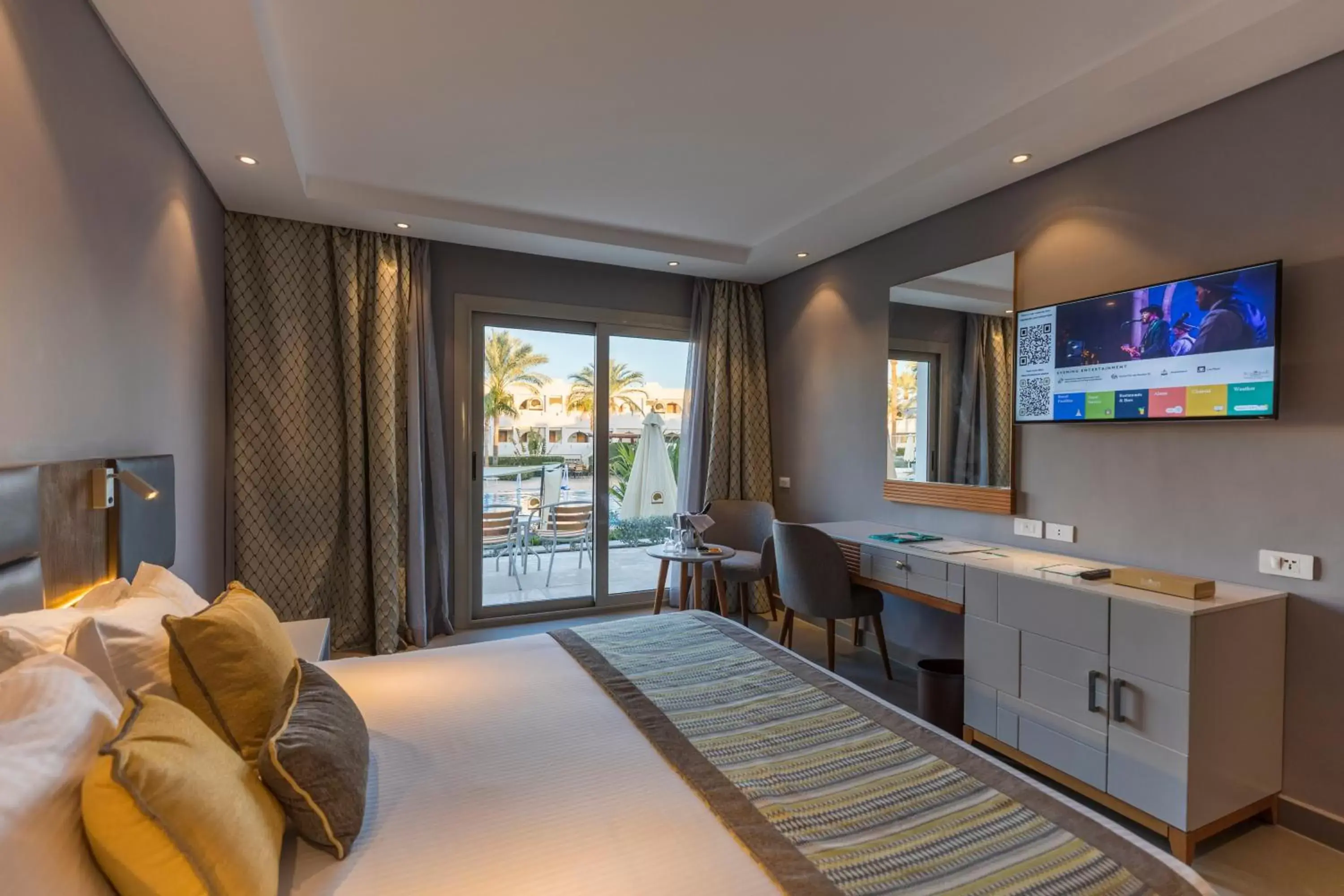 View (from property/room), Bed in Sunrise Diamond Beach Resort -Grand Select View (from property/room), Bed in Sunrise Diamond Beach Resort -Grand Select