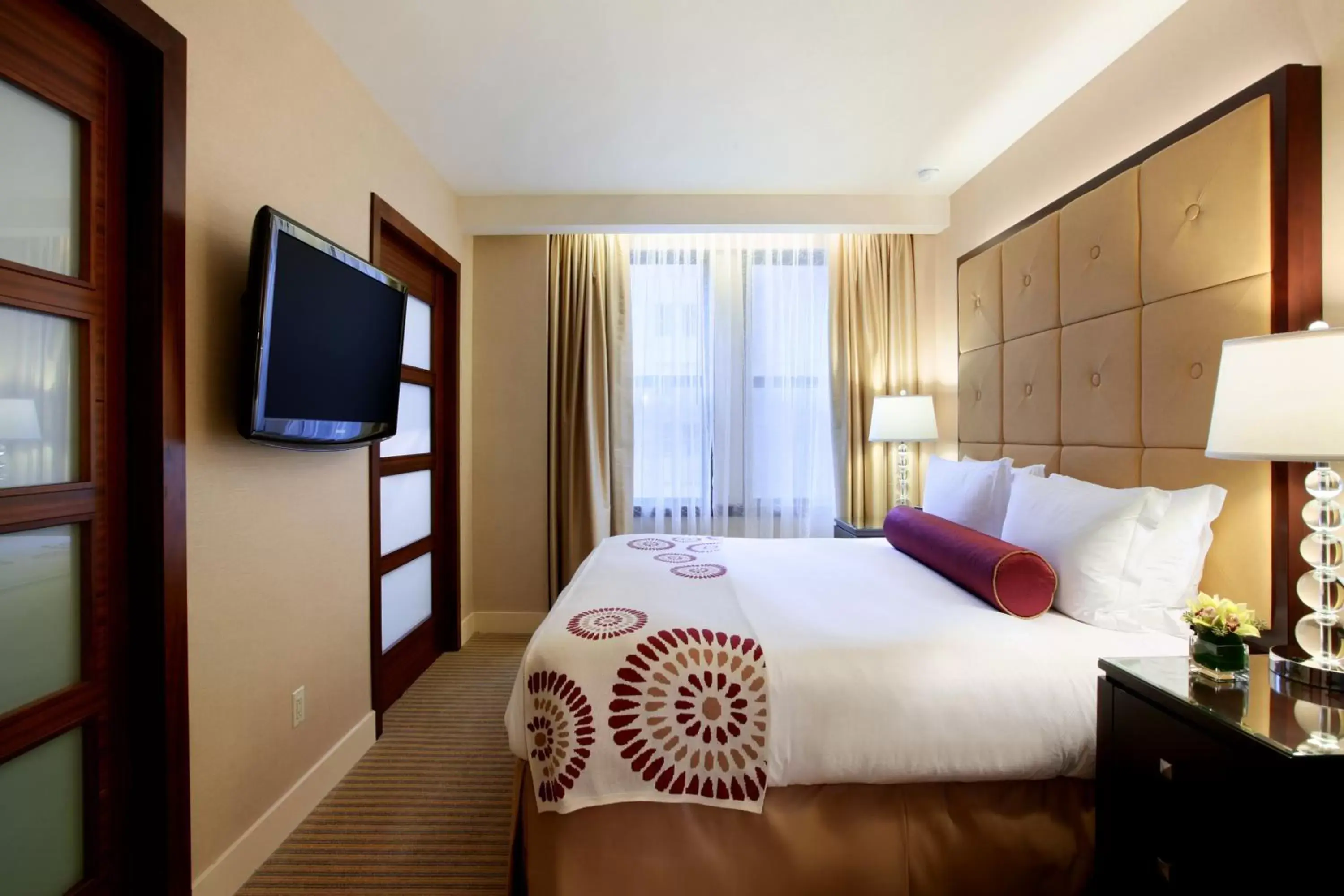 Bed in Millennium Knickerbocker Chicago Bed in Millennium Knickerbocker Chicago