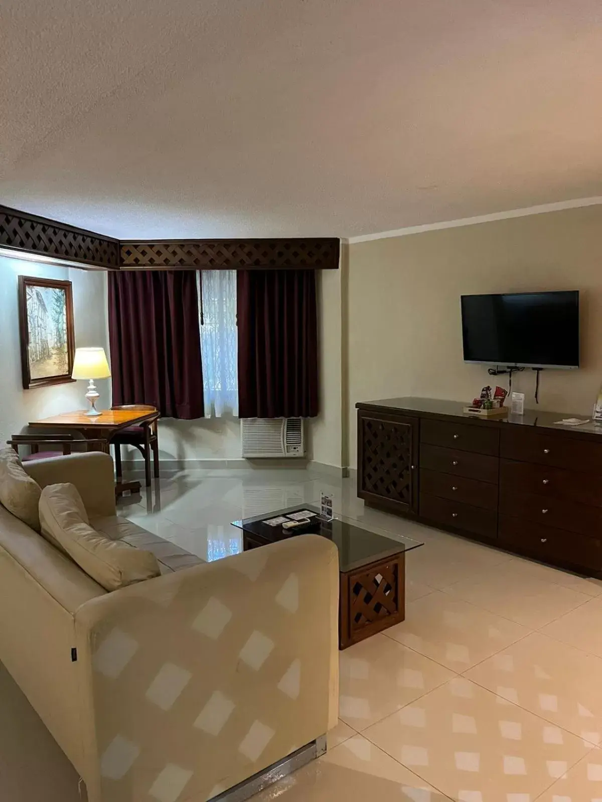 Bedroom, TV/Entertainment Center in Hotel Plaza Kokai Cancún