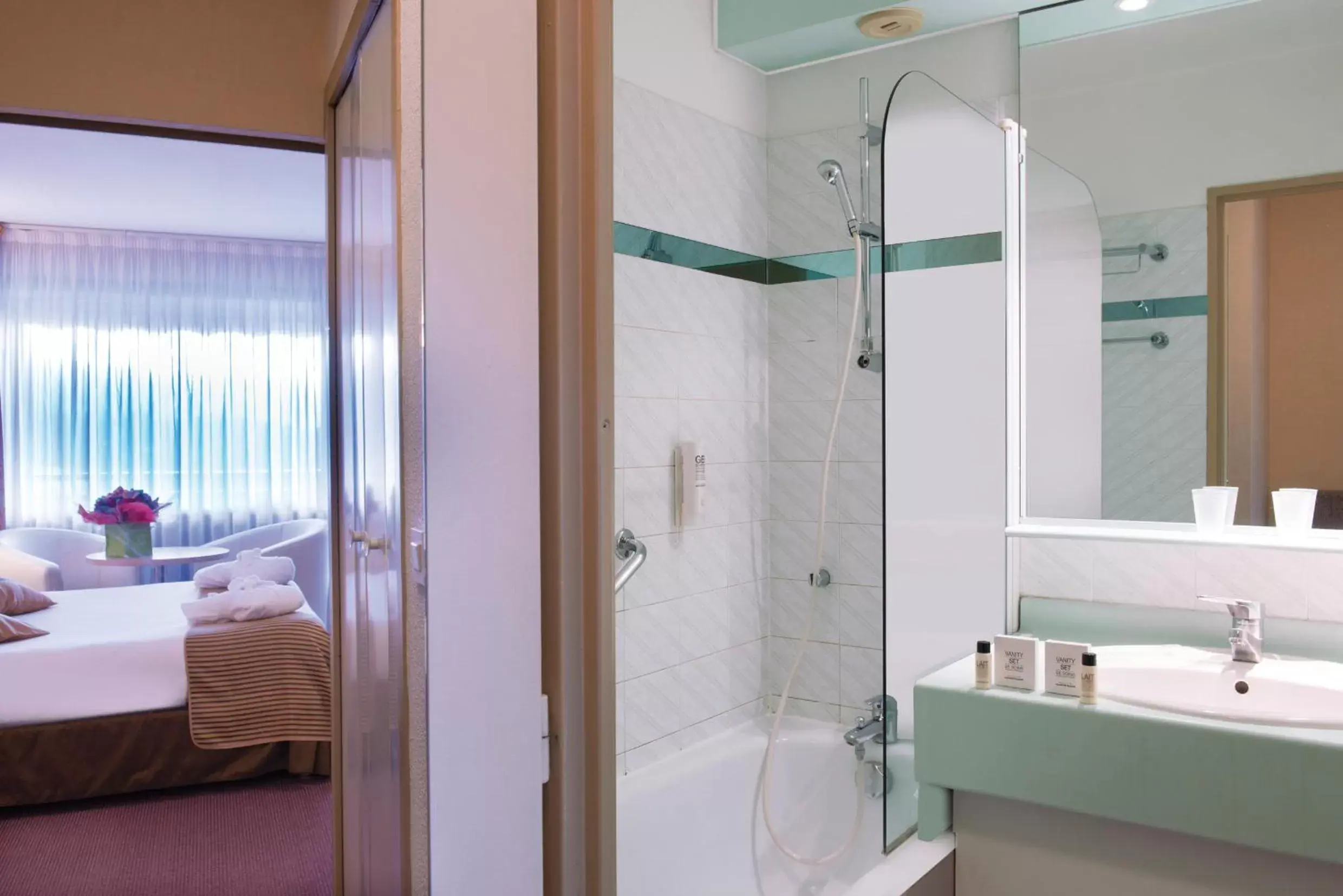 Bathroom in Hotel *** & Spa Vacances Bleues Villa Marlioz