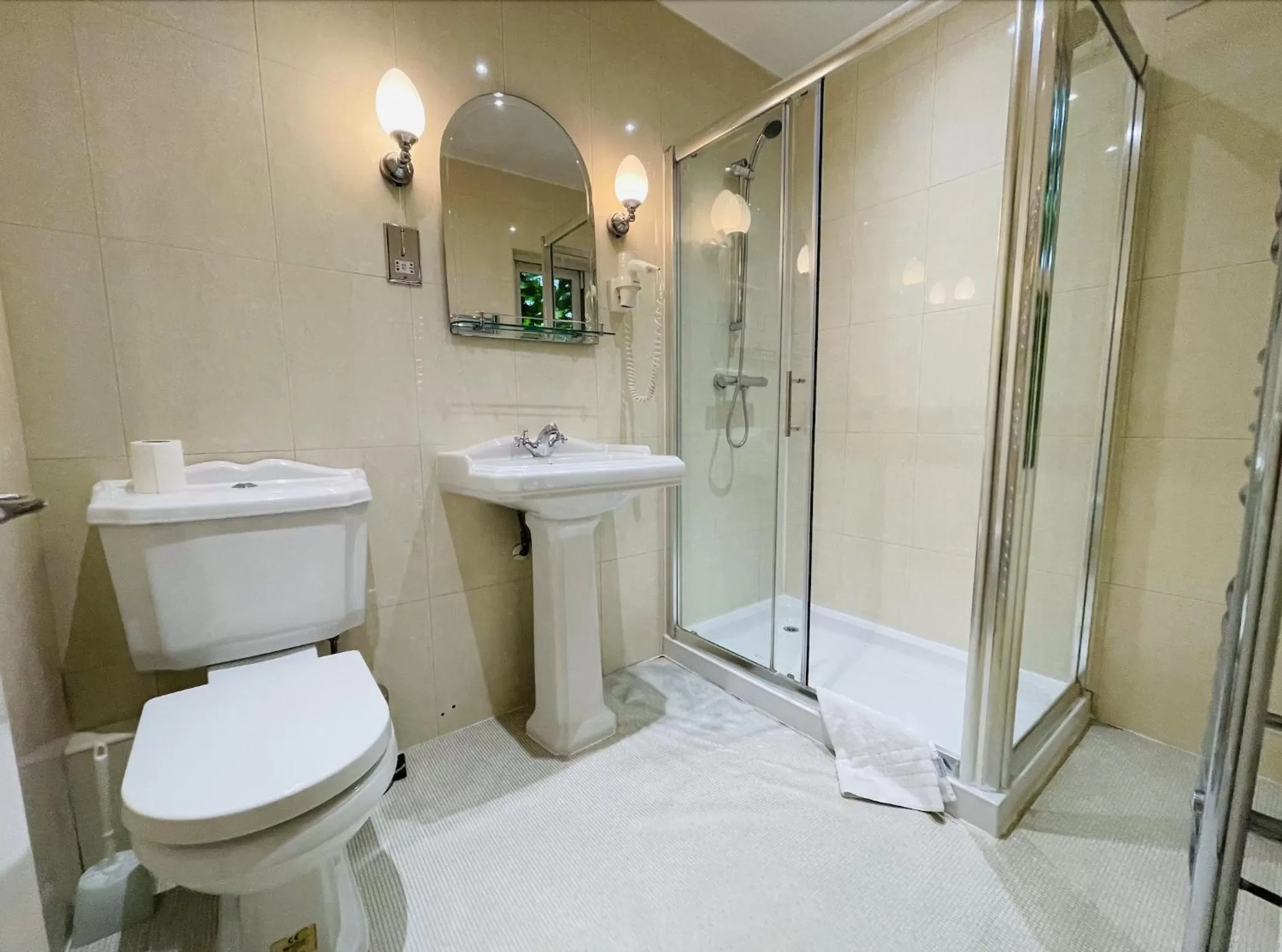 Bathroom in Pickwicks Guest House