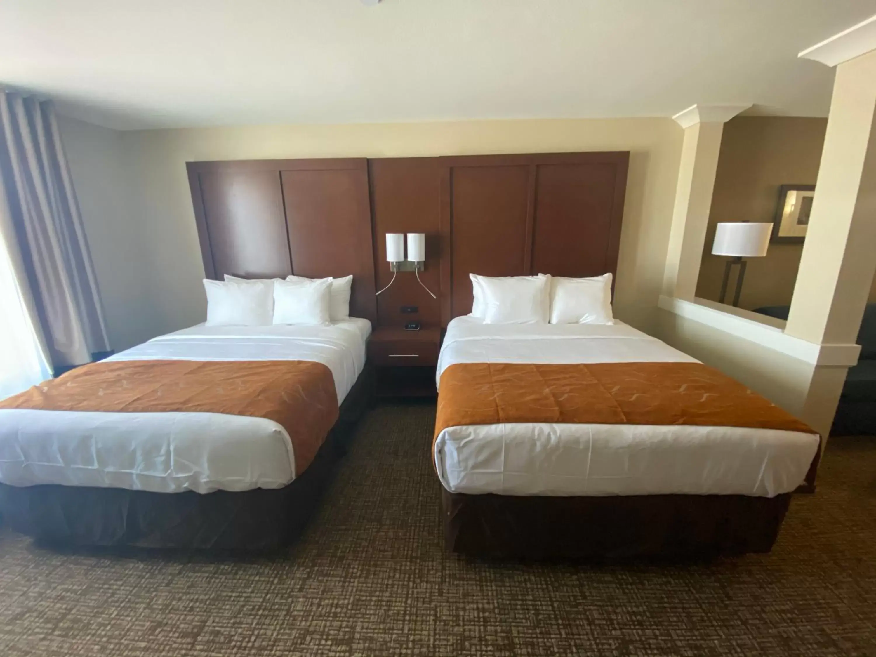 Bedroom, Bed in Comfort Suites Midland West