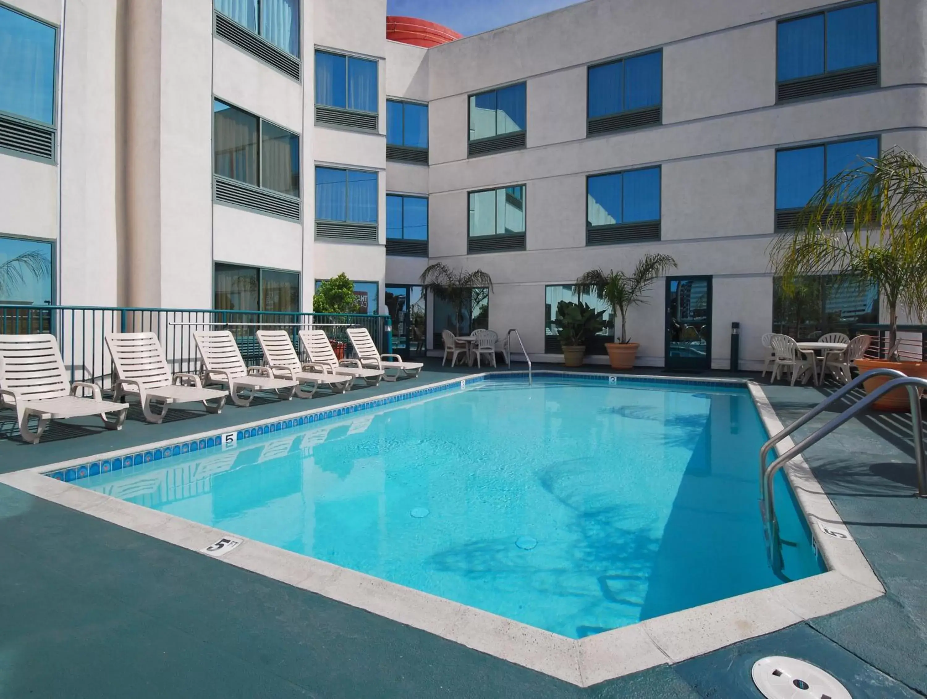 King Room with Pool View - Non-Smoking in Best Western Plus Suites Hotel - Los Angeles LAX Airport