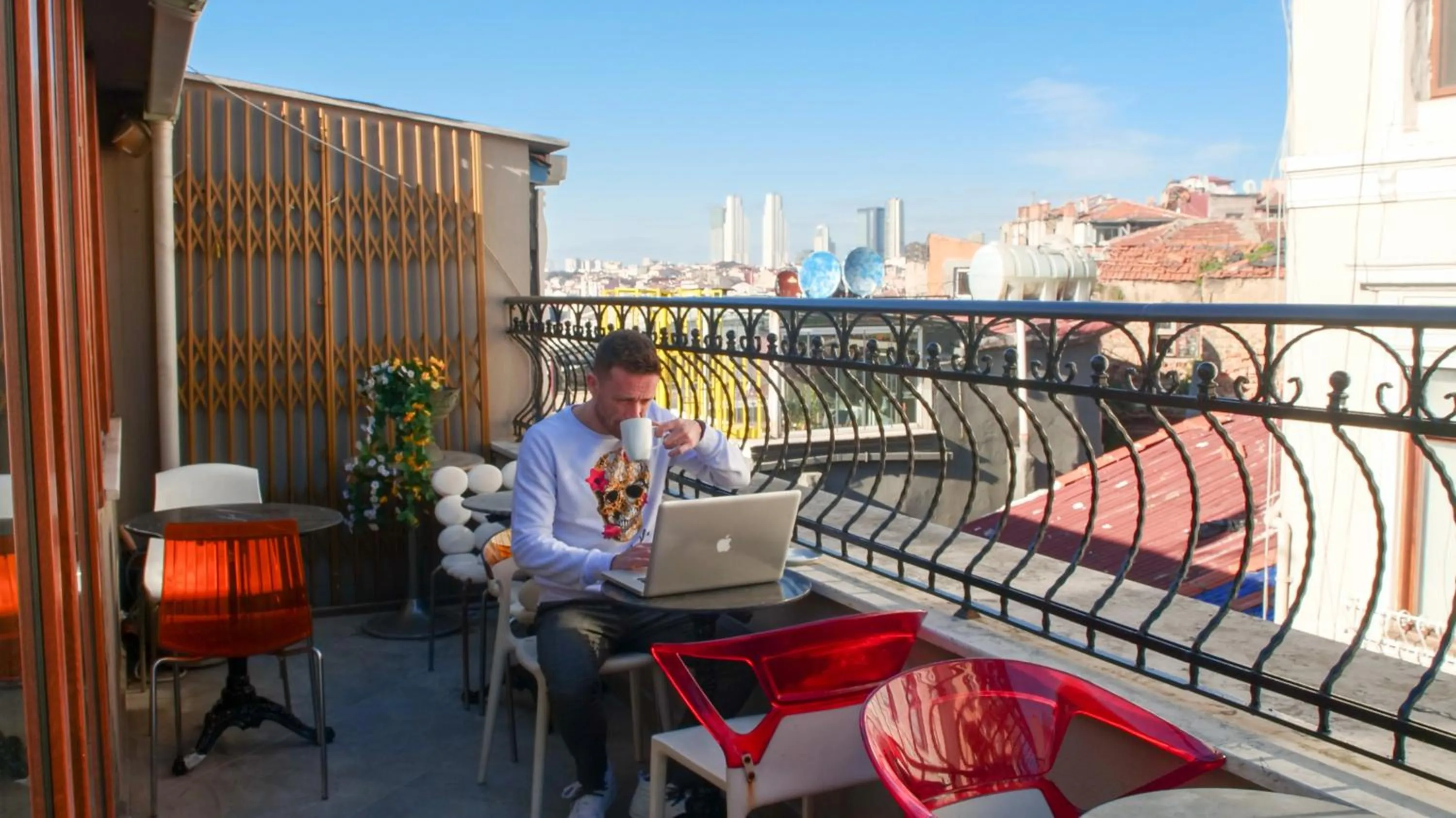 Balcony/Terrace in Stay Inn Taksim Hostel