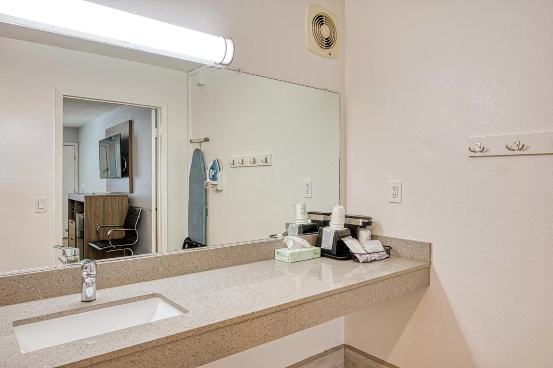 Bathroom in Vagabond Inn San Luis Obispo