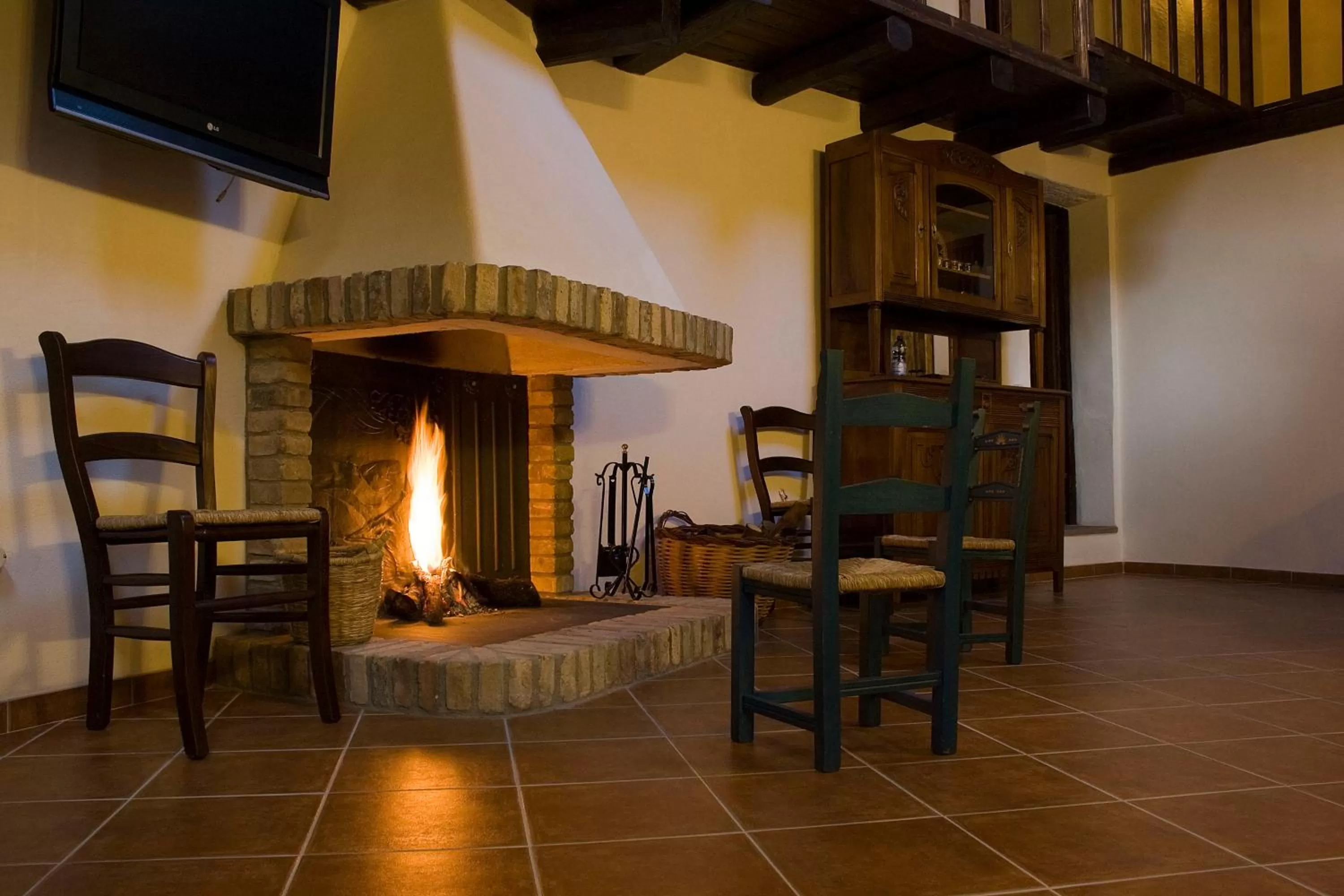 Communal lounge/ TV room in B&B Charme Sa Pardina