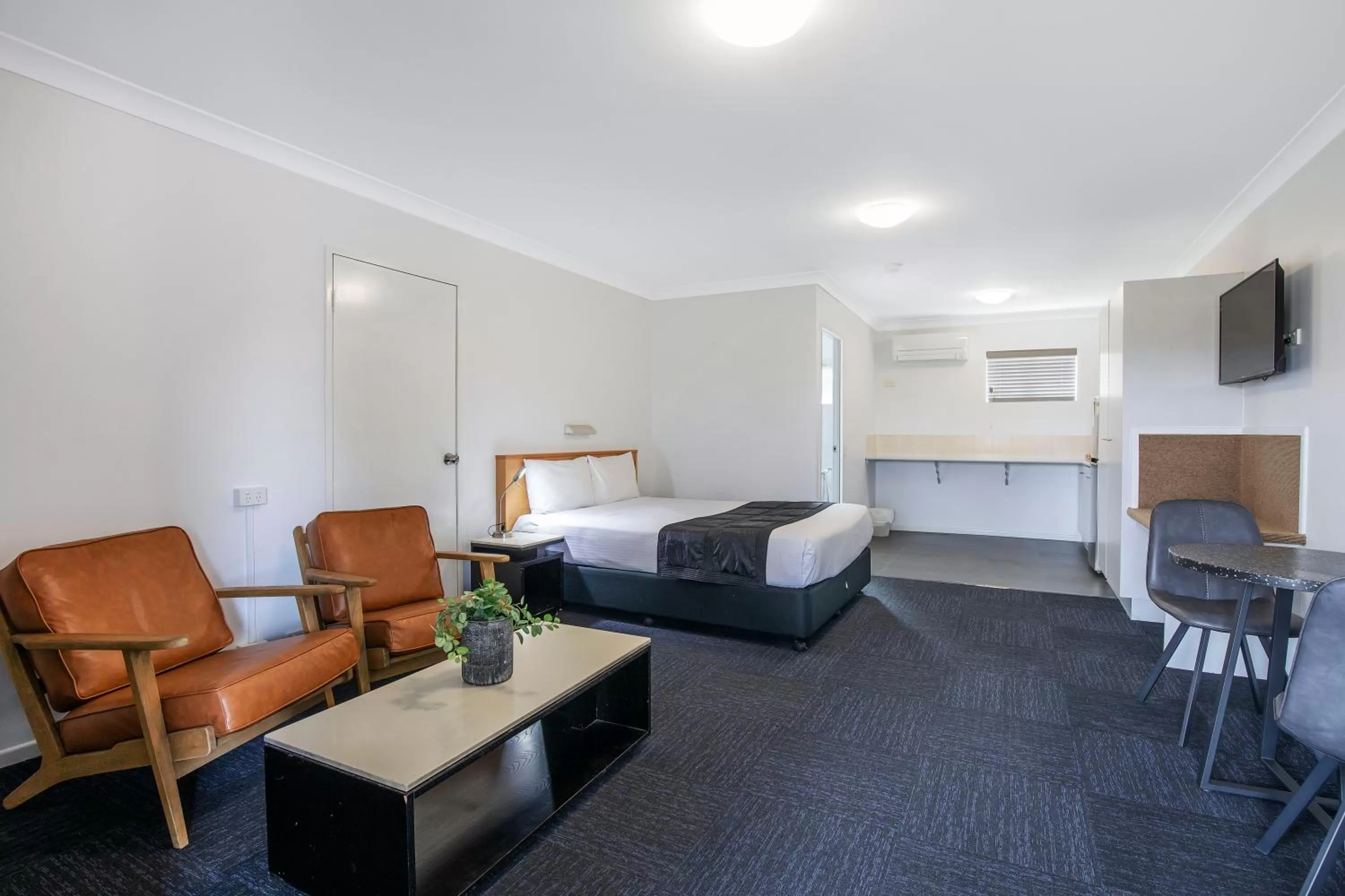 Bedroom, Bed in Comfort Inn North Brisbane