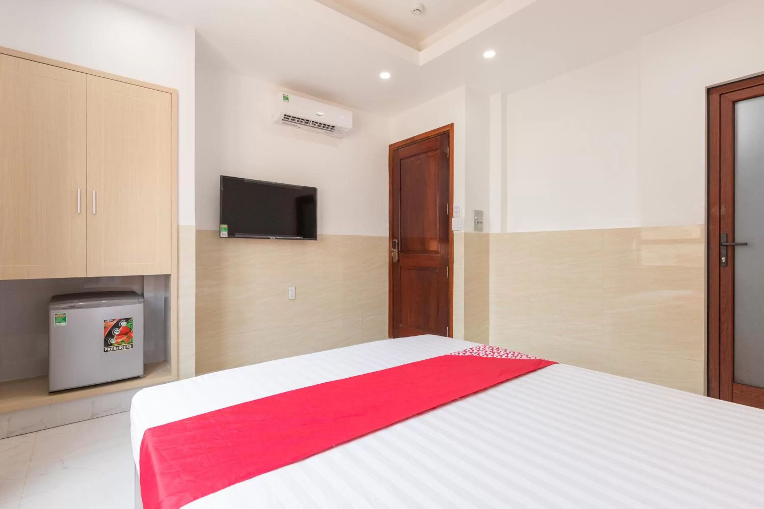 Photo of the whole room, Bed in Lien Thuy Hotel