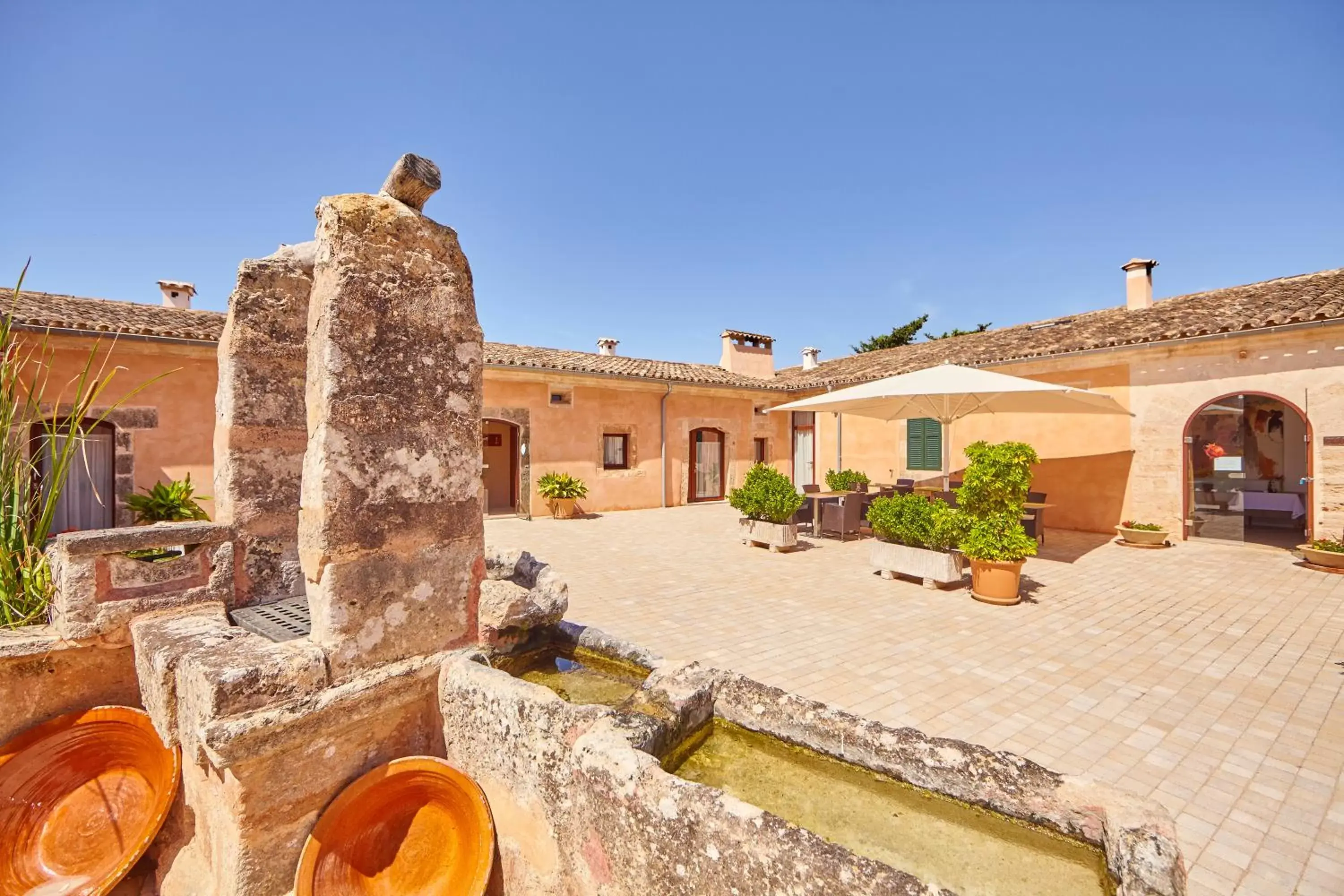 Garden, Property Building in Bennoc Petit Hotel