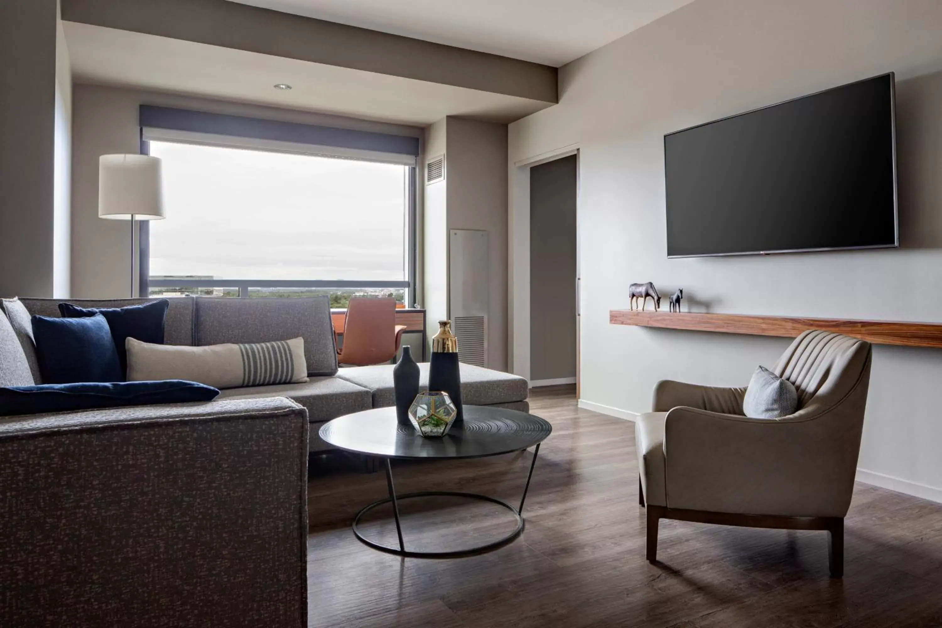 Living room, Seating Area in Houston CityPlace Marriott at Springwoods Village