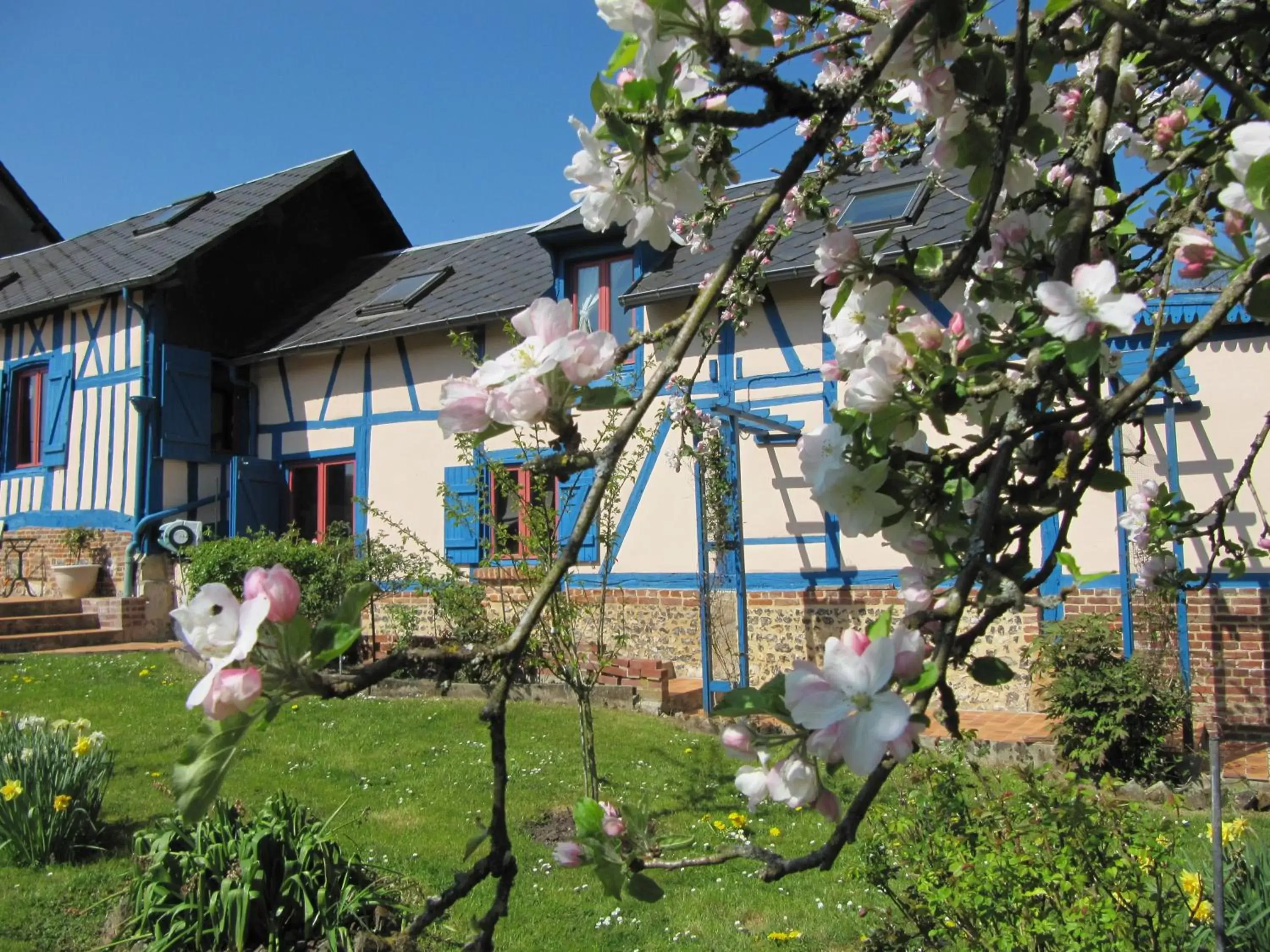 Property Building in La Roseraie du Prieure