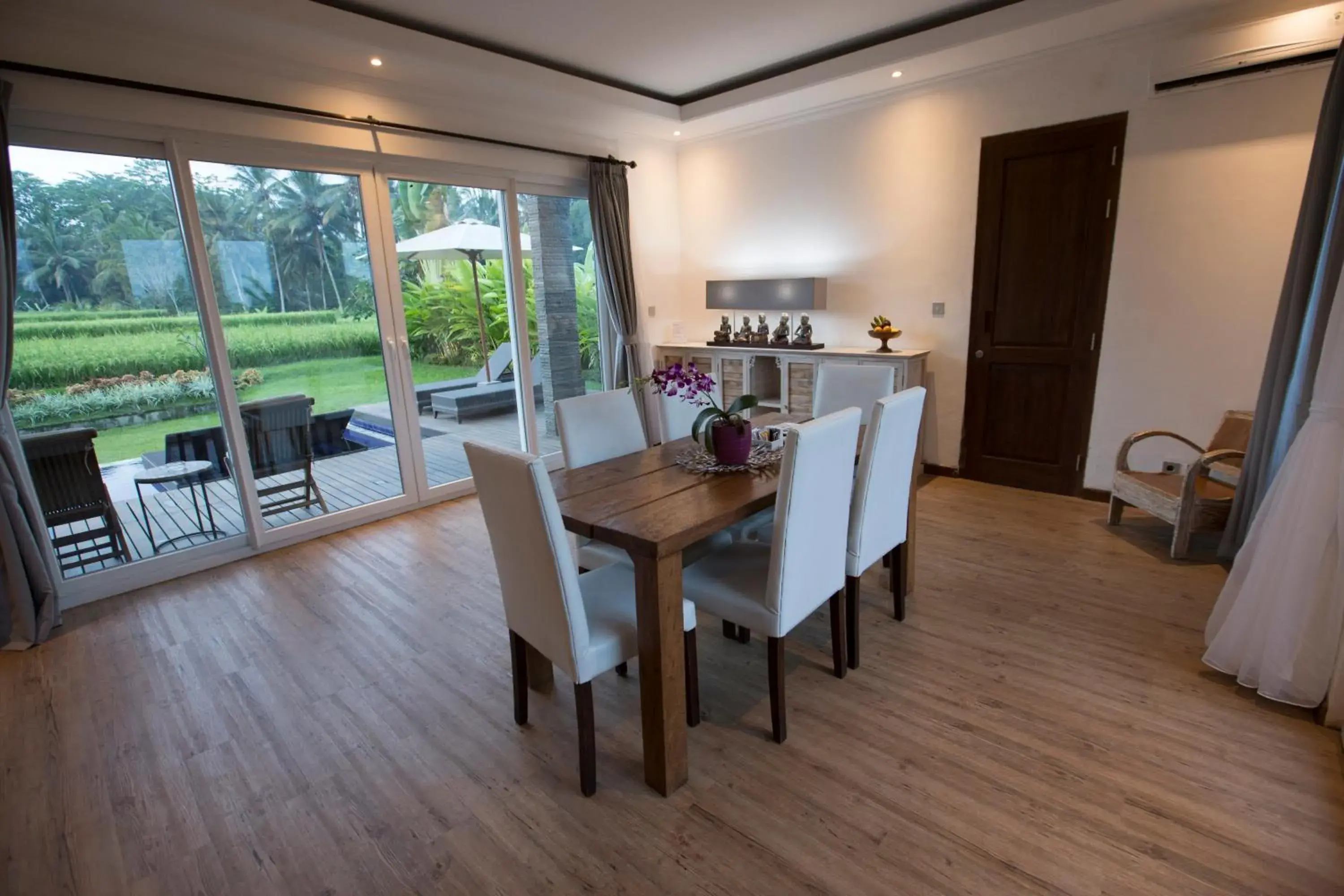 Dining Area in The Samara Villas & Restaurant