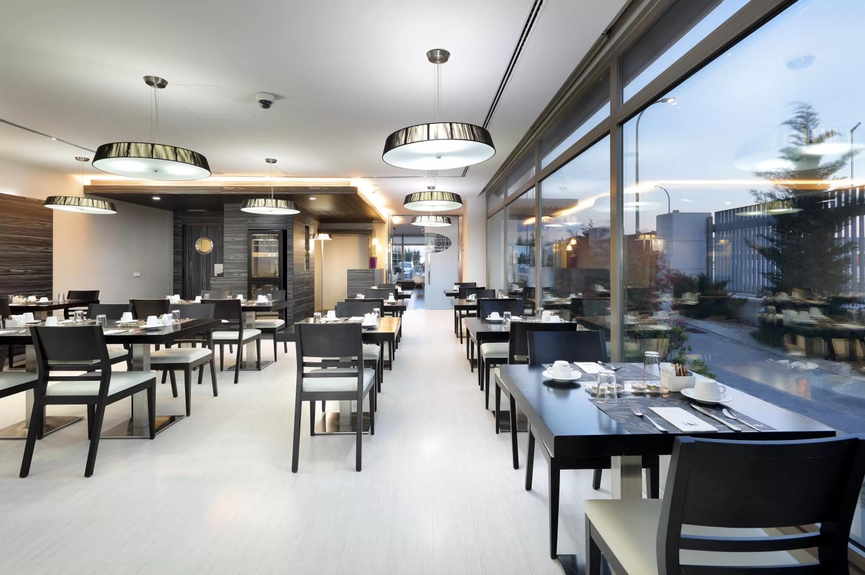 Lounge or bar in Eurostars Arenas de Pinto