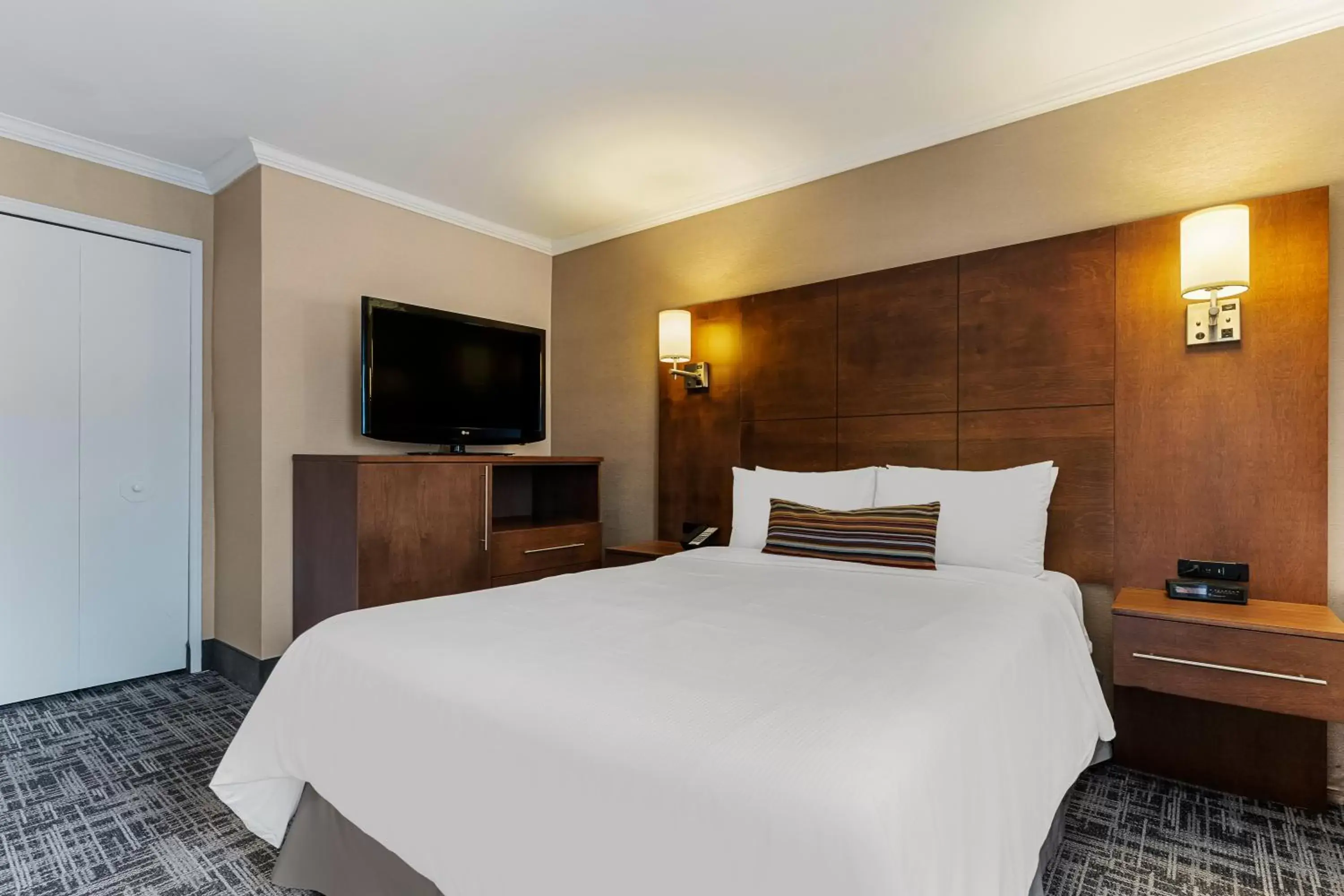 Bedroom, Bed in Best Western Ville-Marie Hotel & Suites