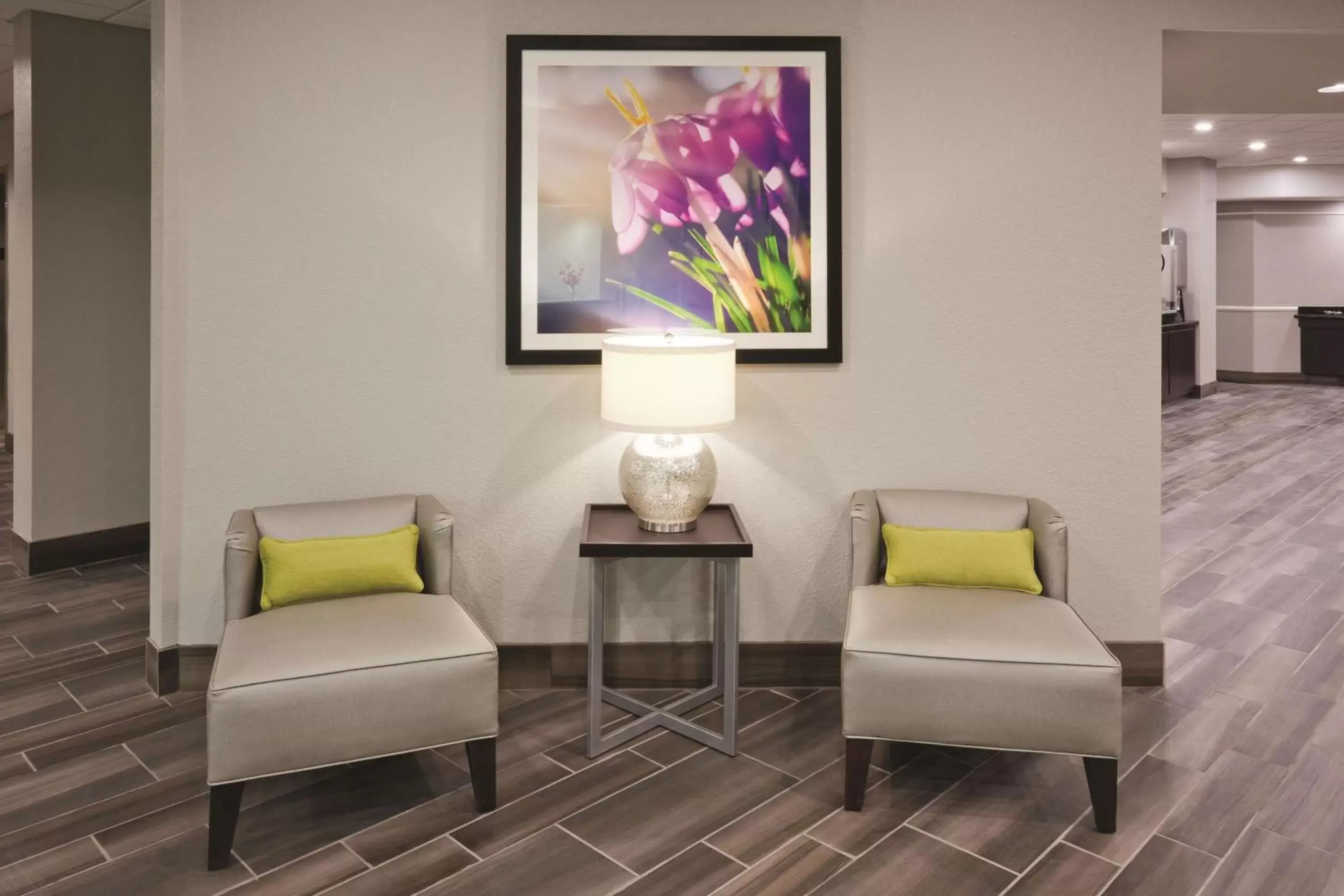 Lobby or reception, Seating Area in La Quinta by Wyndham Minneapolis Bloomington W