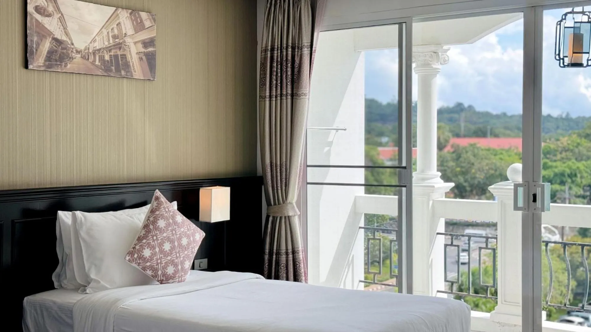 Bed in Grand Supicha City Hotel