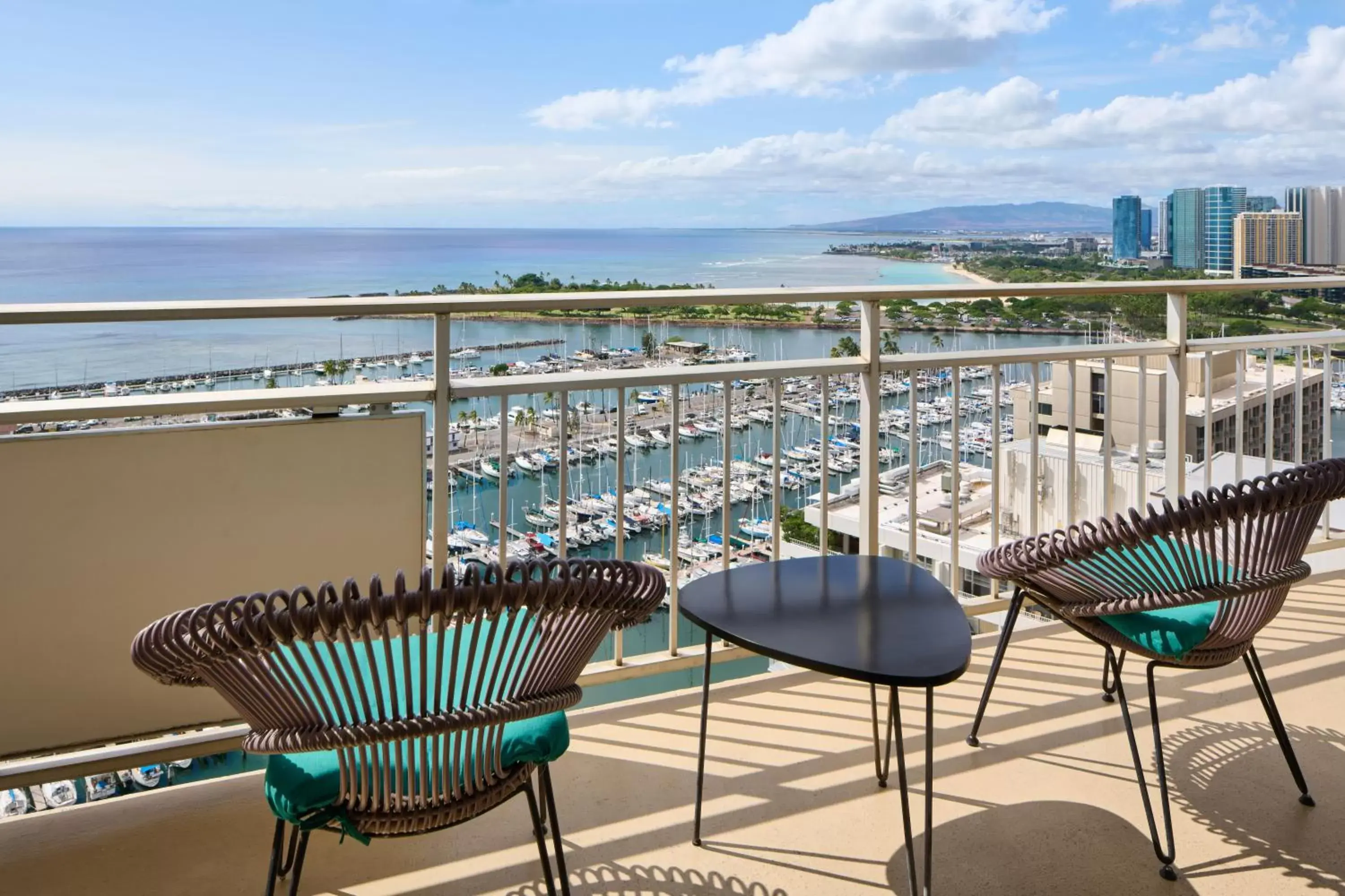 View (from property/room), Balcony/Terrace in Ilikai Hotel & Luxury Suites