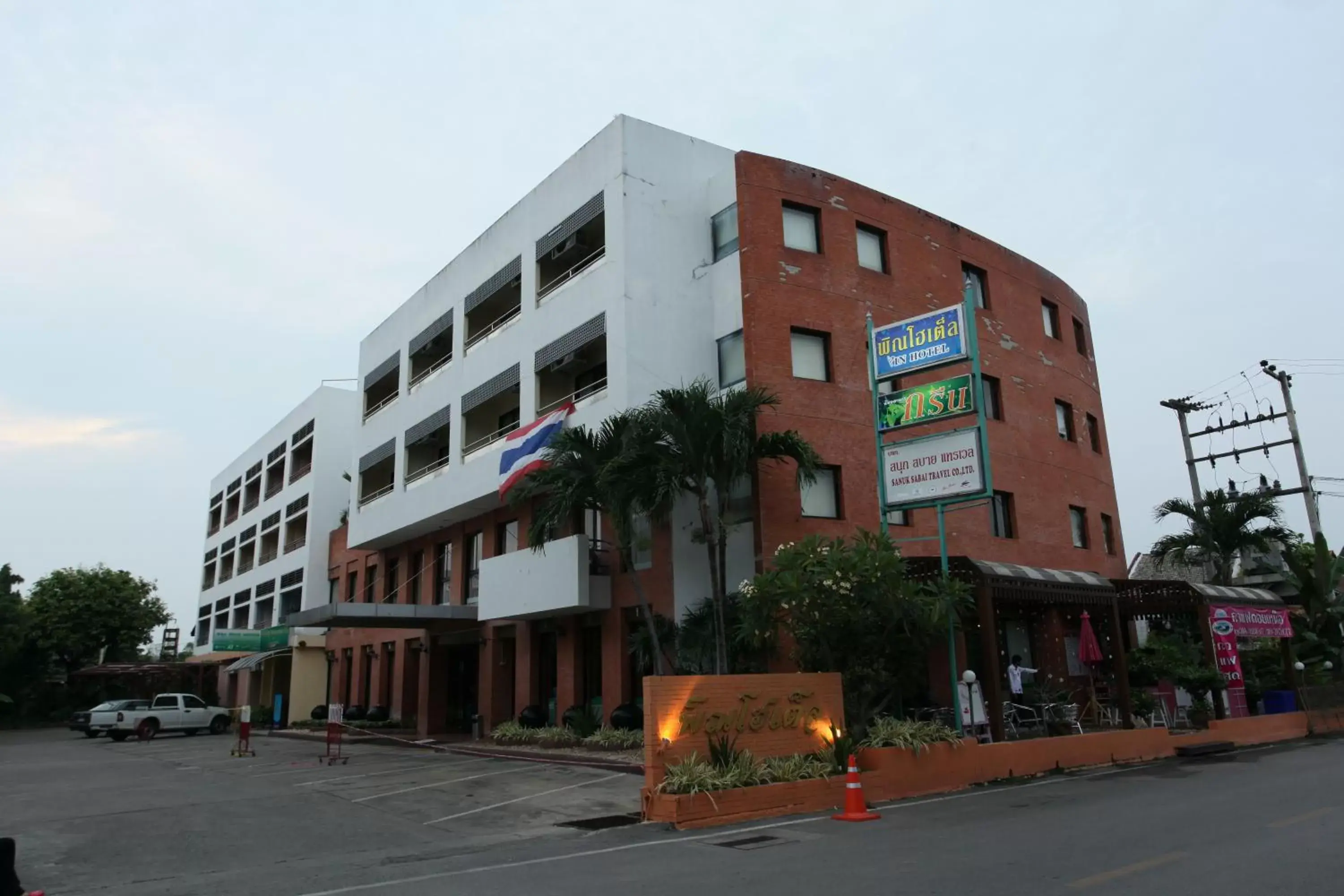 Facade/entrance, Property Building in Pin Hotel