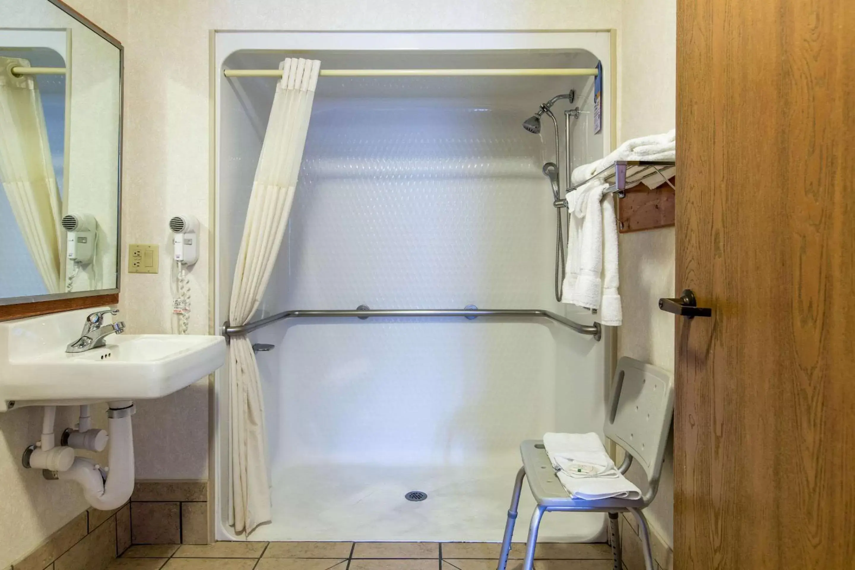 Photo of the whole room, Bathroom in Quality Inn & Suites - University