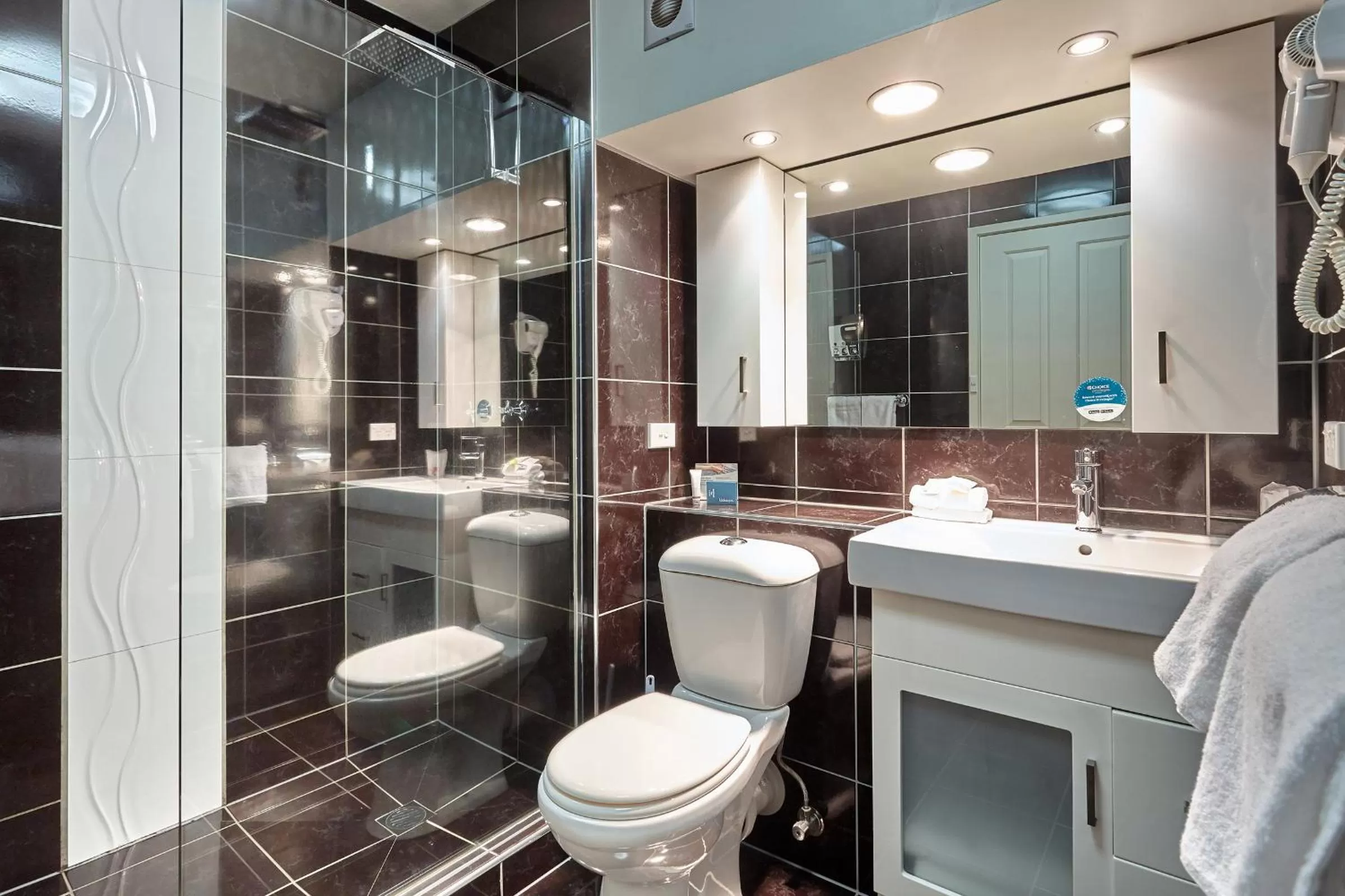 Bathroom in Quality Hotel Colonial Launceston