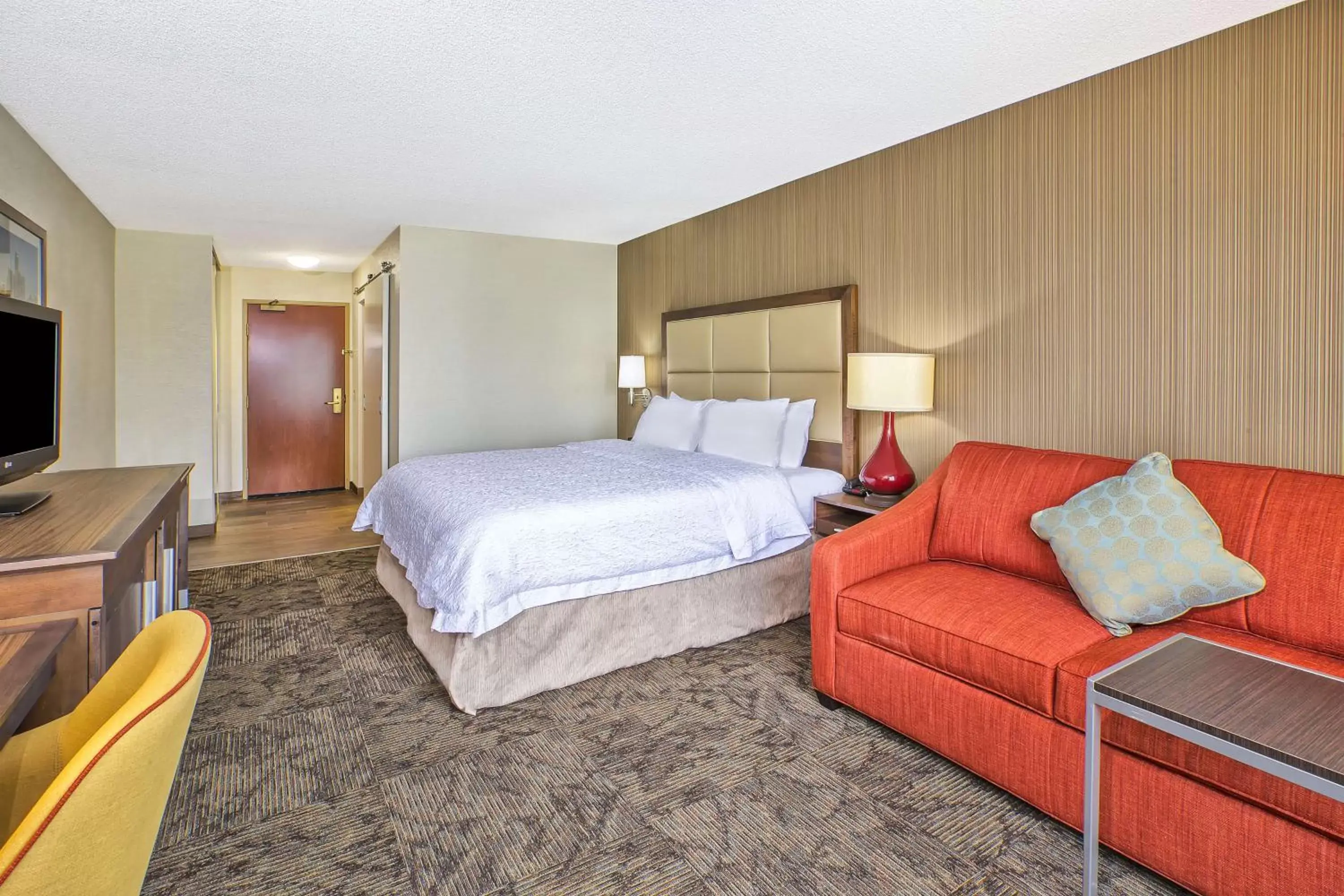 Bed in Hampton Inn Detroit/Belleville-Airport Area