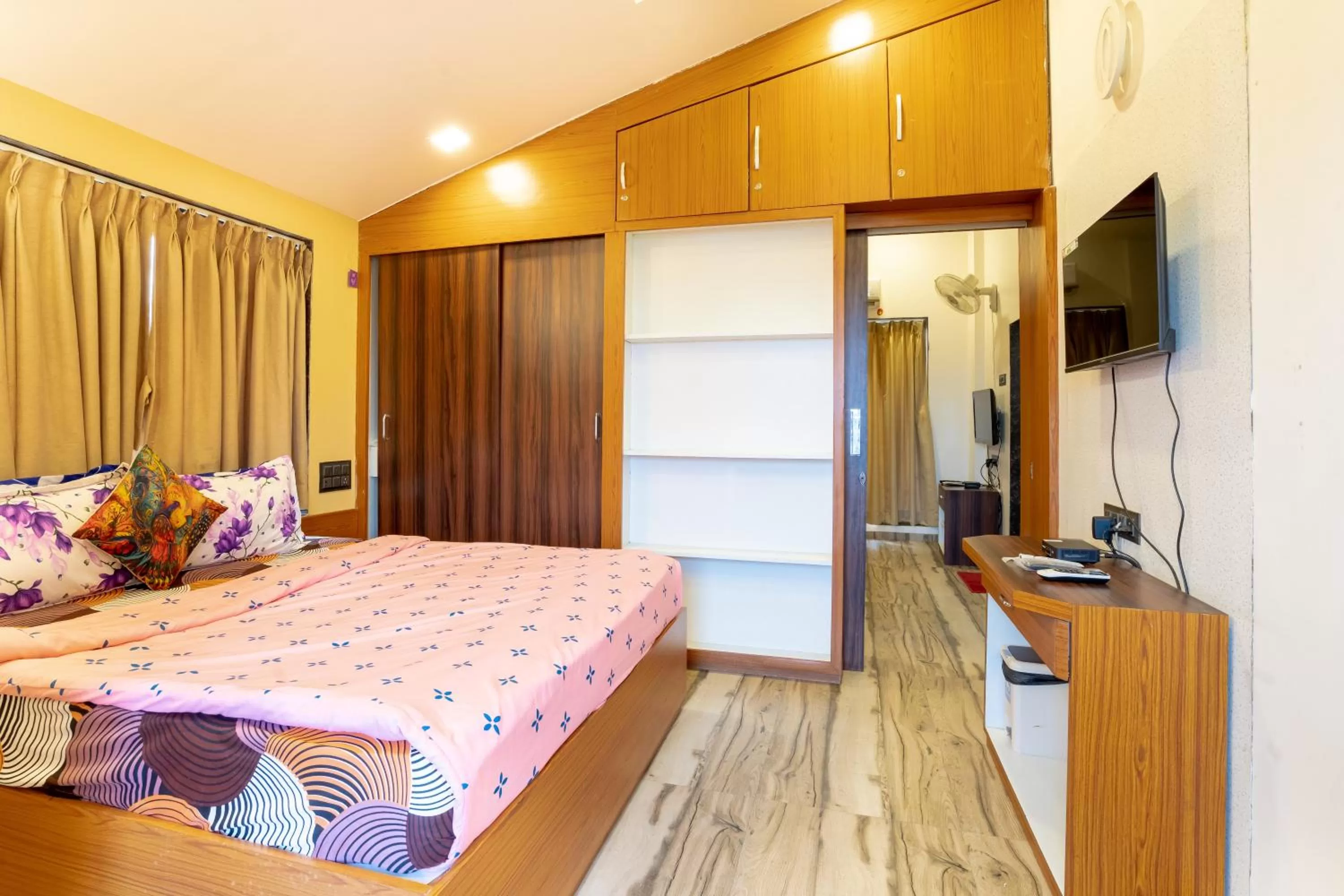 Bed in Pooja Villa Suites-Rooms and Pool, Igatpuri