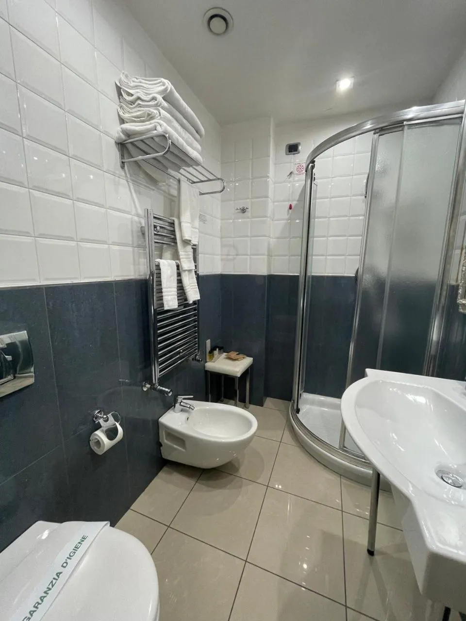 Shower in Hotel Villa Savoia