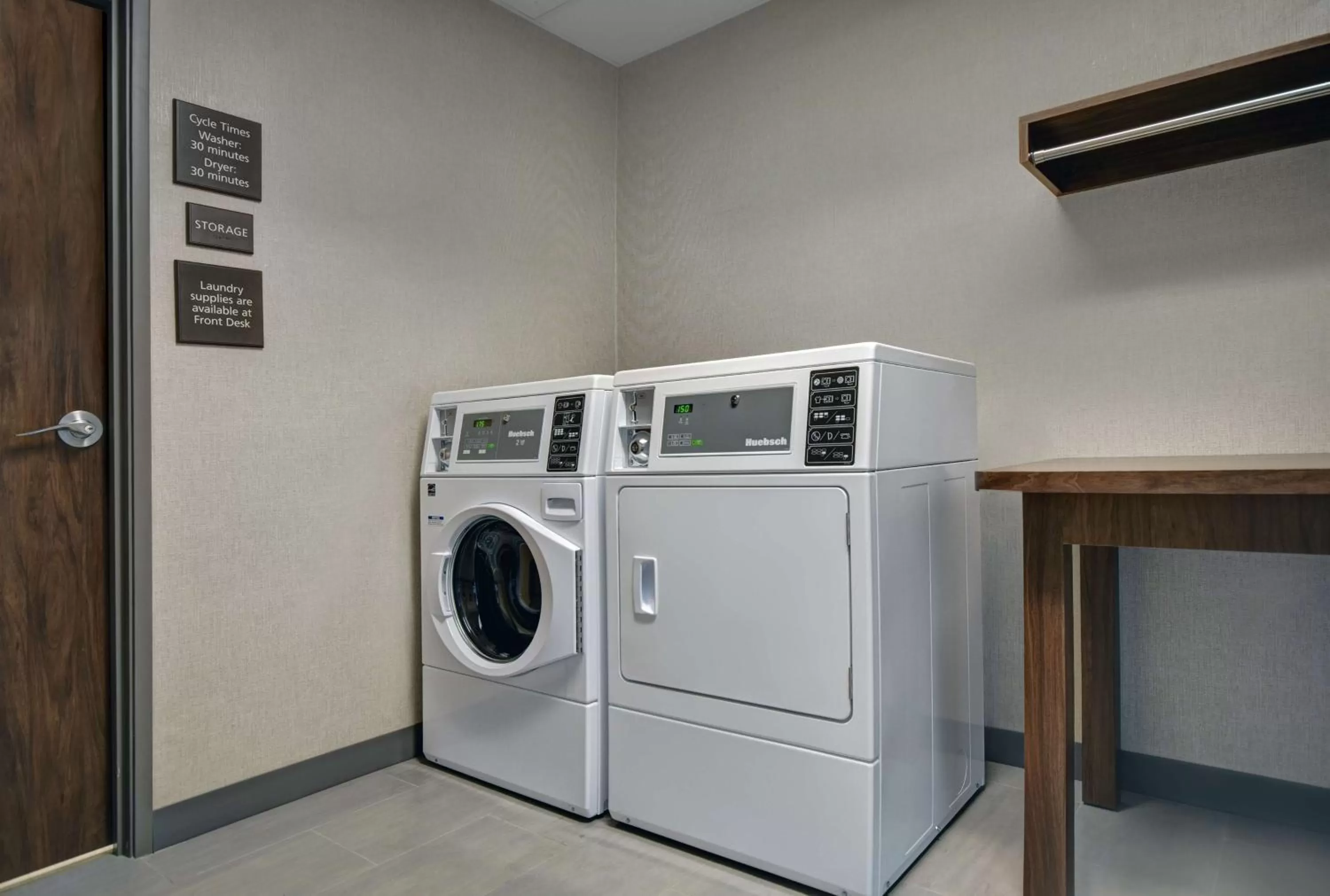 Property building in Hampton Inn Cave City, KY