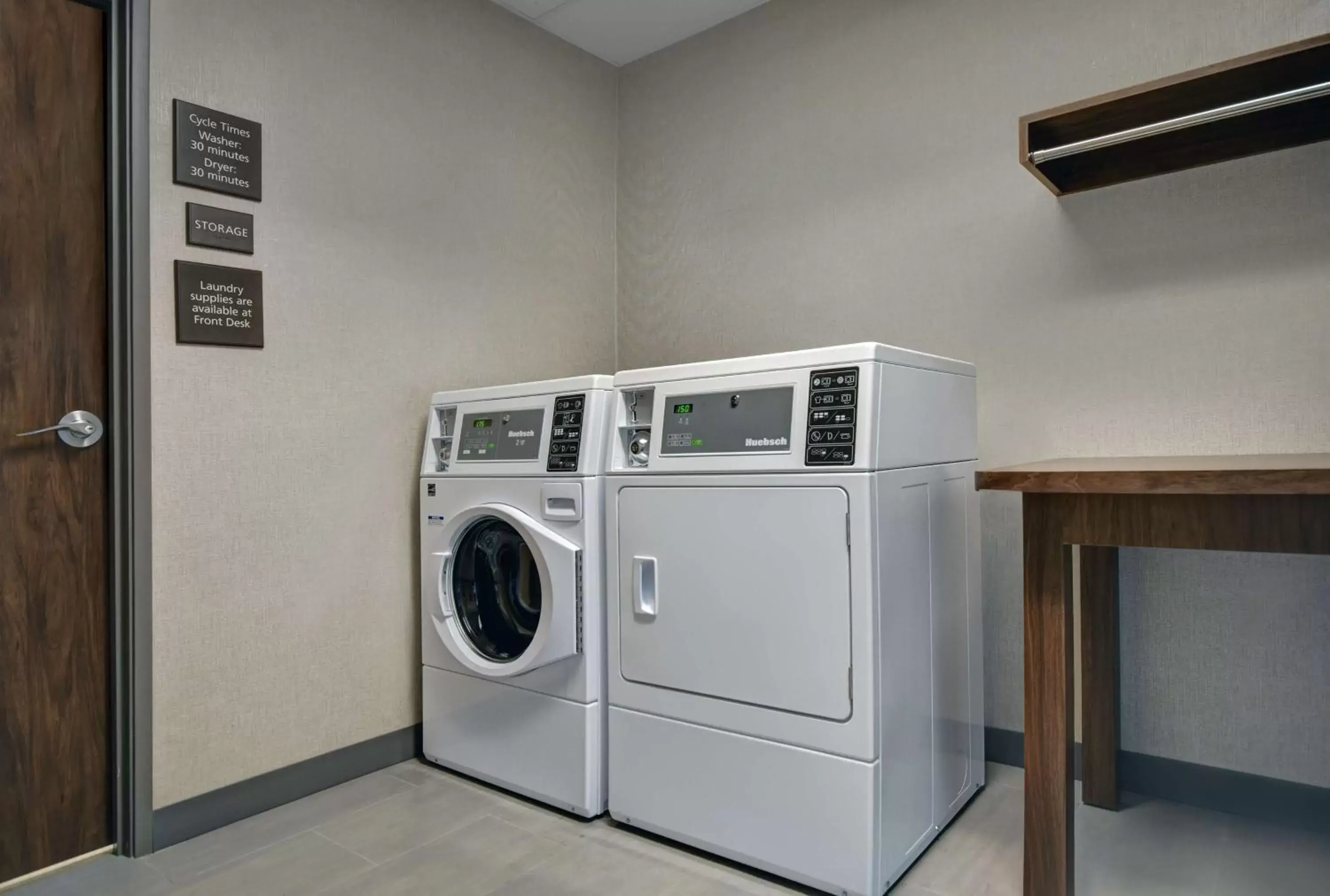 Property building in Hampton Inn Cave City, KY Property building in Hampton Inn Cave City, KY