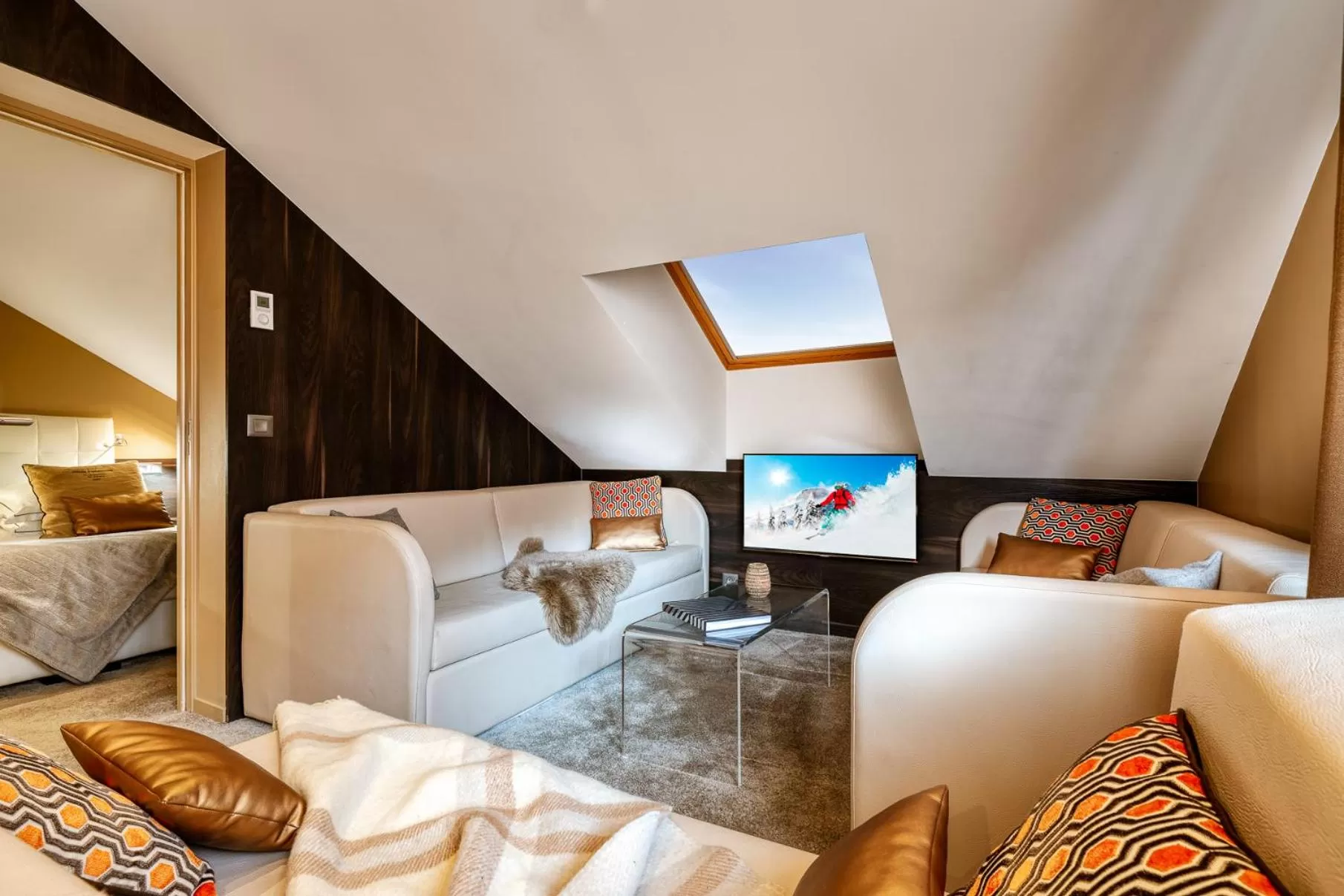 Communal lounge/ TV room in Hotel Le Tremplin