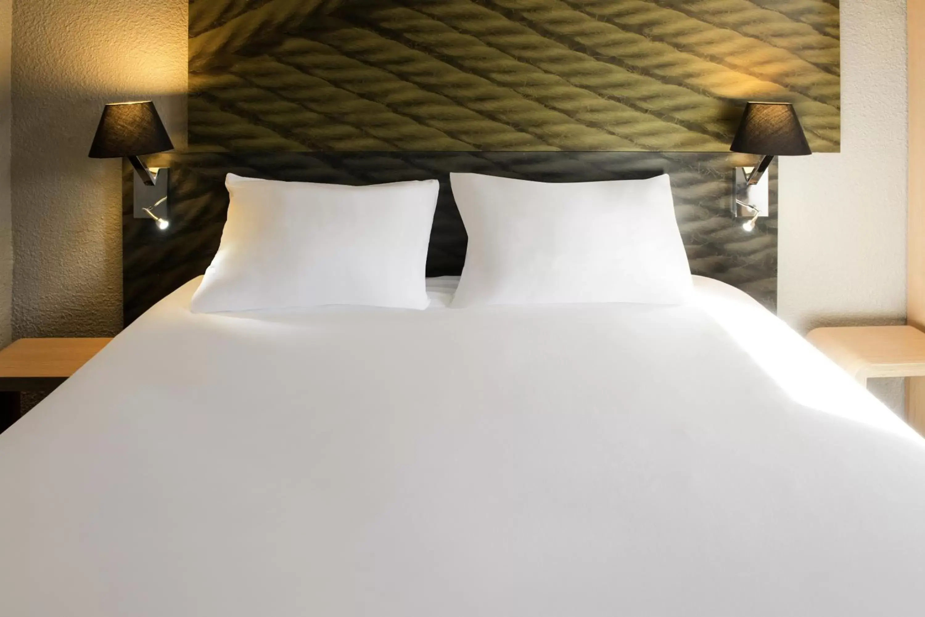 Bed in Ibis Hôtel Sallanches