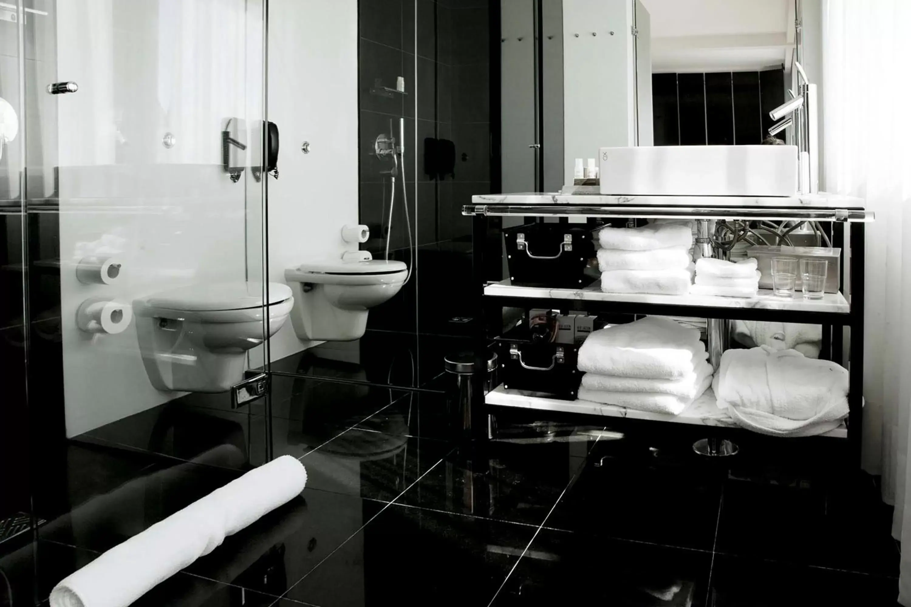 Photo of the whole room, Bathroom in 101 Hotel, a Member of Design Hotels